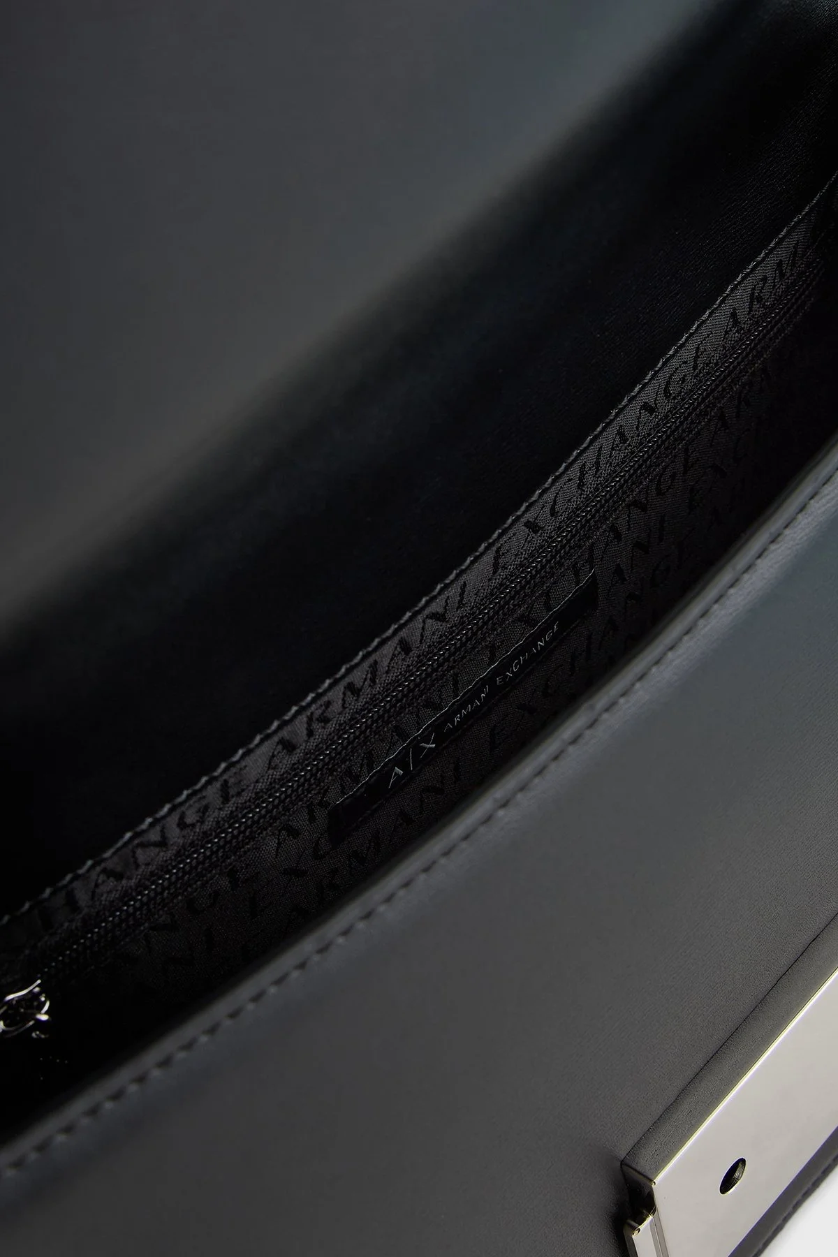 Armani Exchange Logolu Ayarlanabilir Zincir Askılı Bayan Çanta XW000070 AF12039 UC001 SİYAH - 5