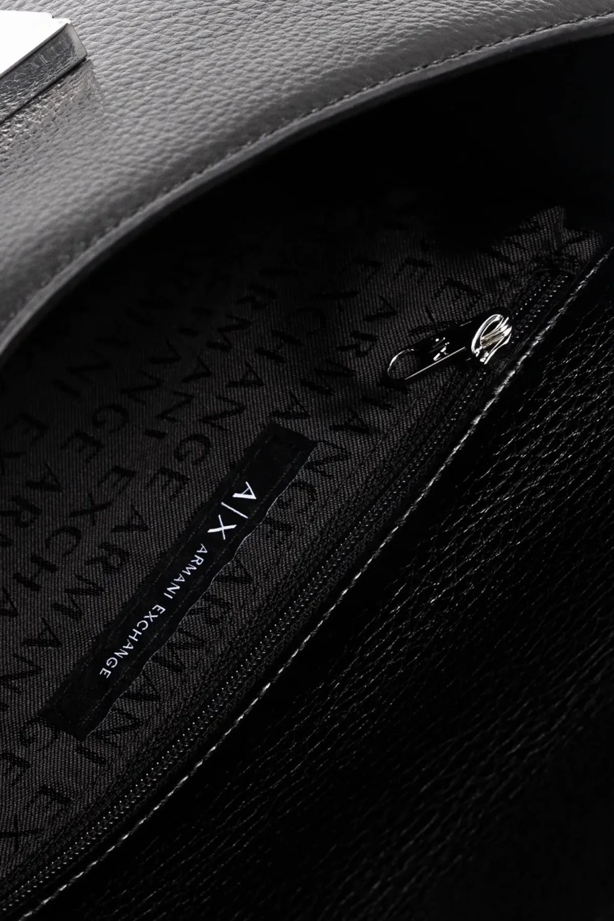 Armani Exchange Logolu Ayarlanabilir Zincir Askılı Bayan Çanta XW000071 AF11898 UC001 SİYAH - 10