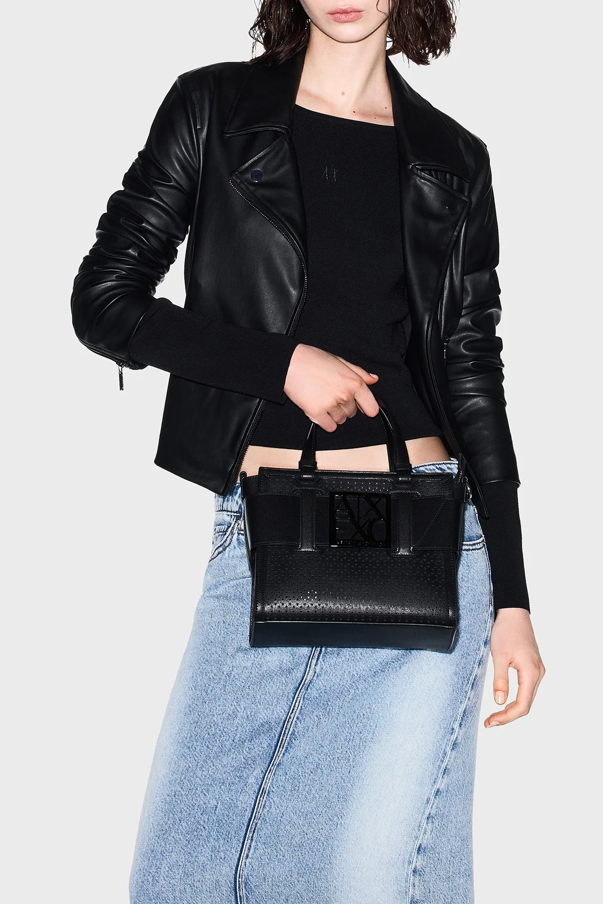 Armani Exchange Logolu Çıkarılabilir Askılı Bayan Çanta XW000392 AF22626 UC001 SİYAH - 3