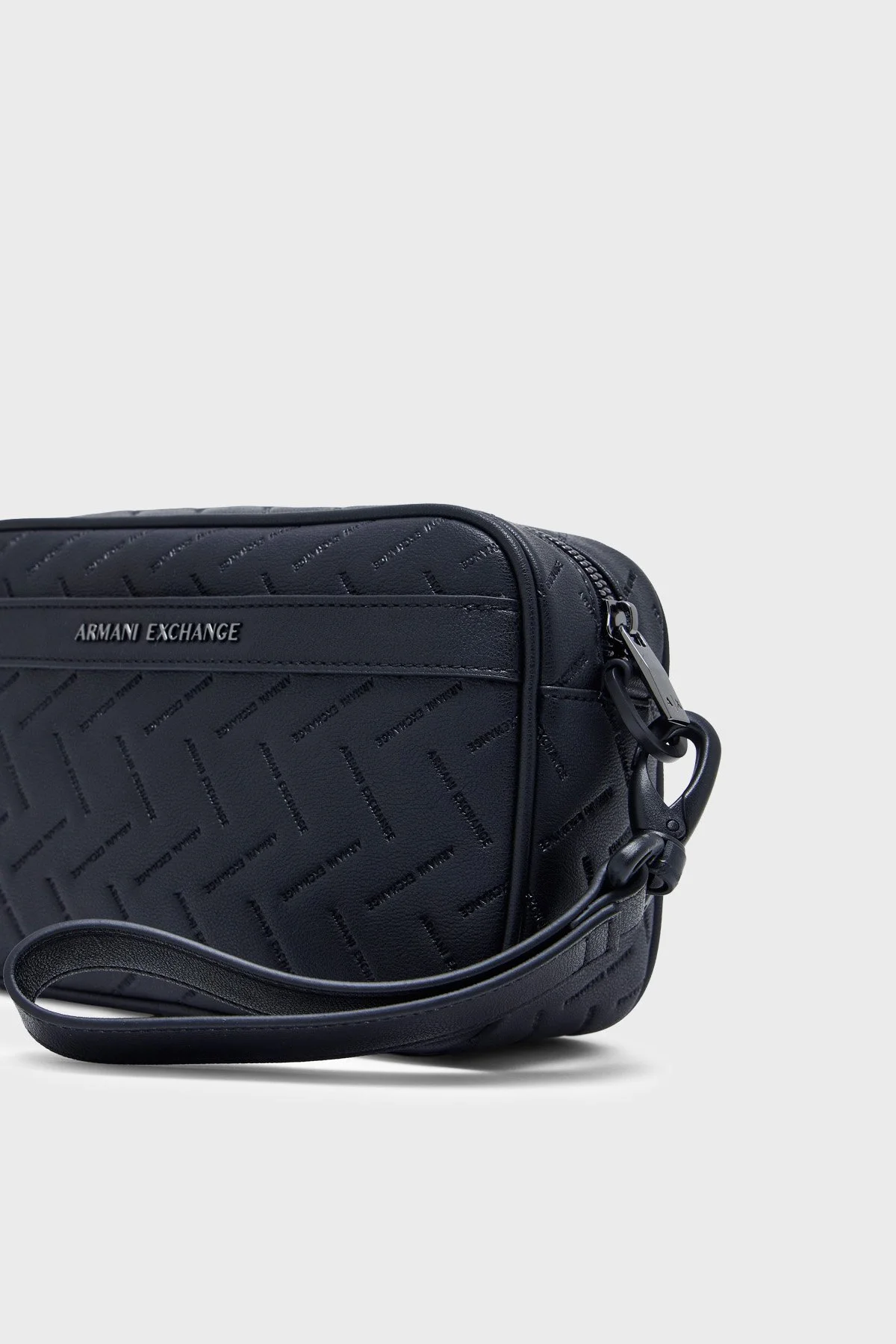 Armani Exchange Logolu Çıkarılabilir Bilek Askılı Erkek Çanta XM002600 AF22652 UB100 Lacivert - 3