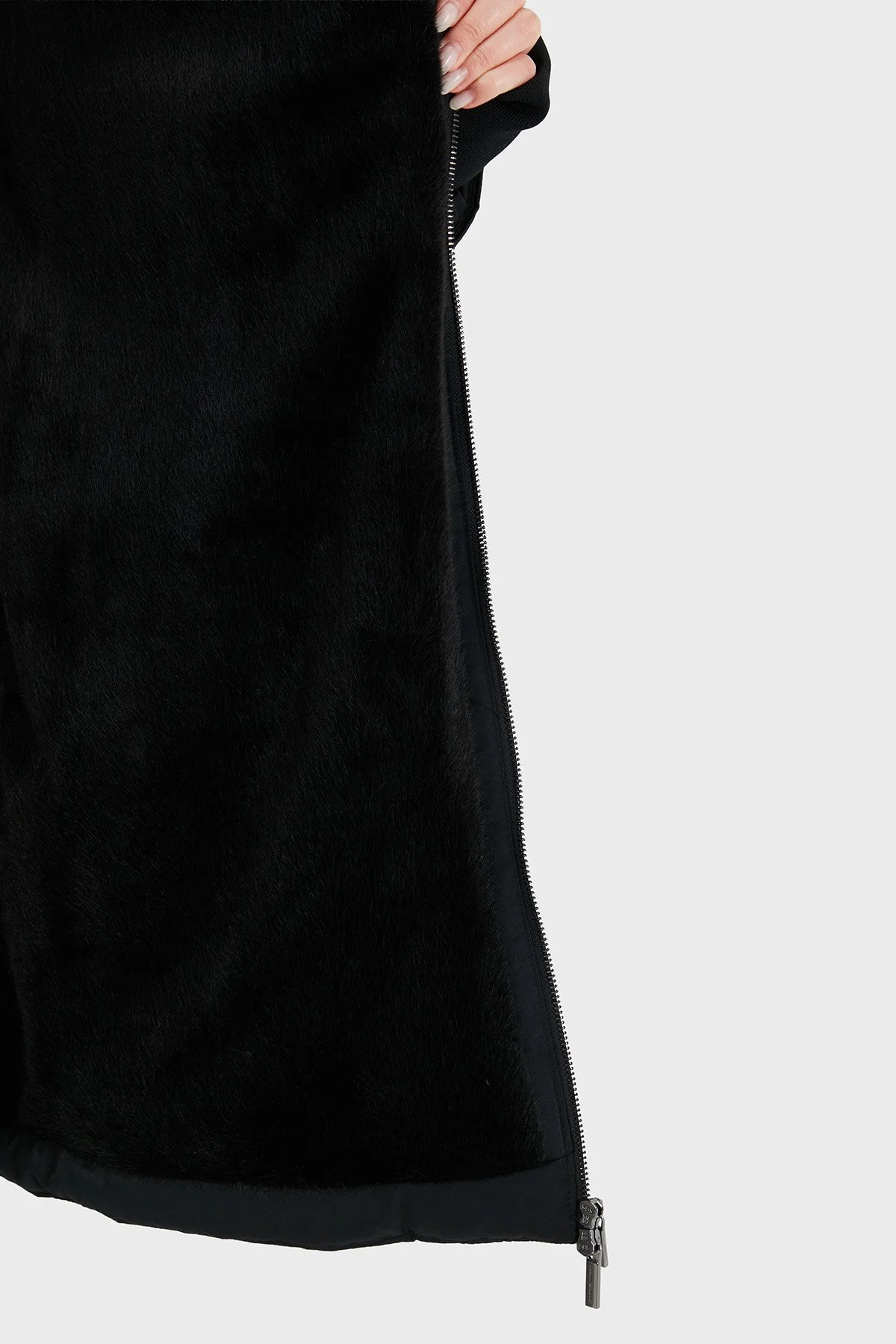Armani Exchange Logolu Çıkarılabilir Kapüşonlu Yaka Diz Üstü Astarlı Kadın Ceket XW002998 AF25761 UC001 Siyah - 6