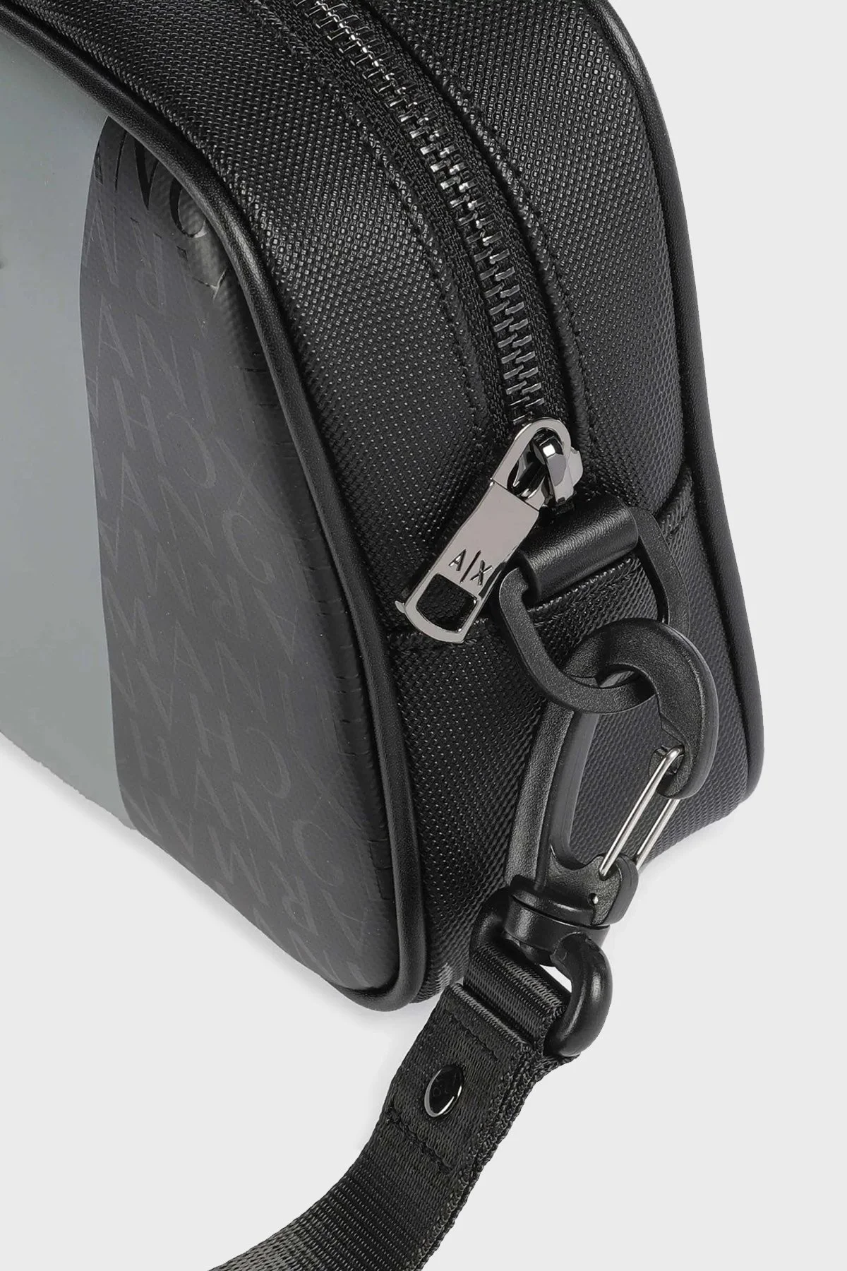 Armani Exchange Logolu Çıkarılabilir Tutma Saplı Erkek Çanta XM001271 AF11935 MC043 SİYAH - 7