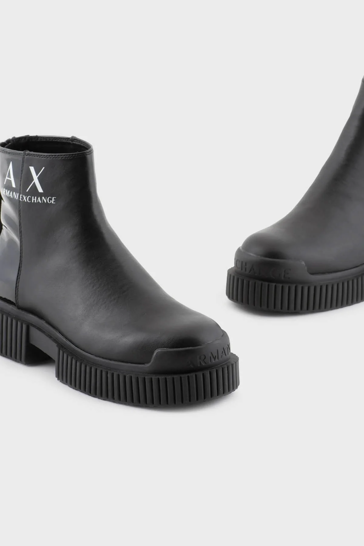 Armani Exchange Logolu Fermuarlı Bayan Bot XDM009 XV742 K001 SİYAH - 5