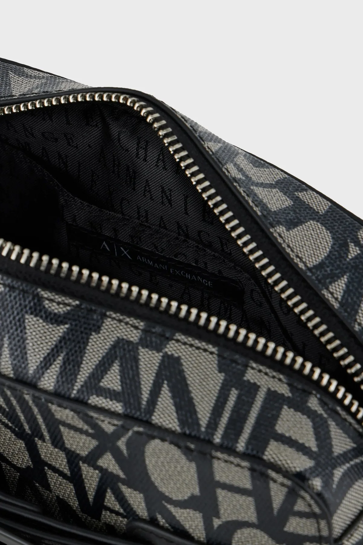 Armani Exchange Logolu Fermuarlı Kadın Çanta 942699 3F742 00850 SİYAH-GRİ - 4