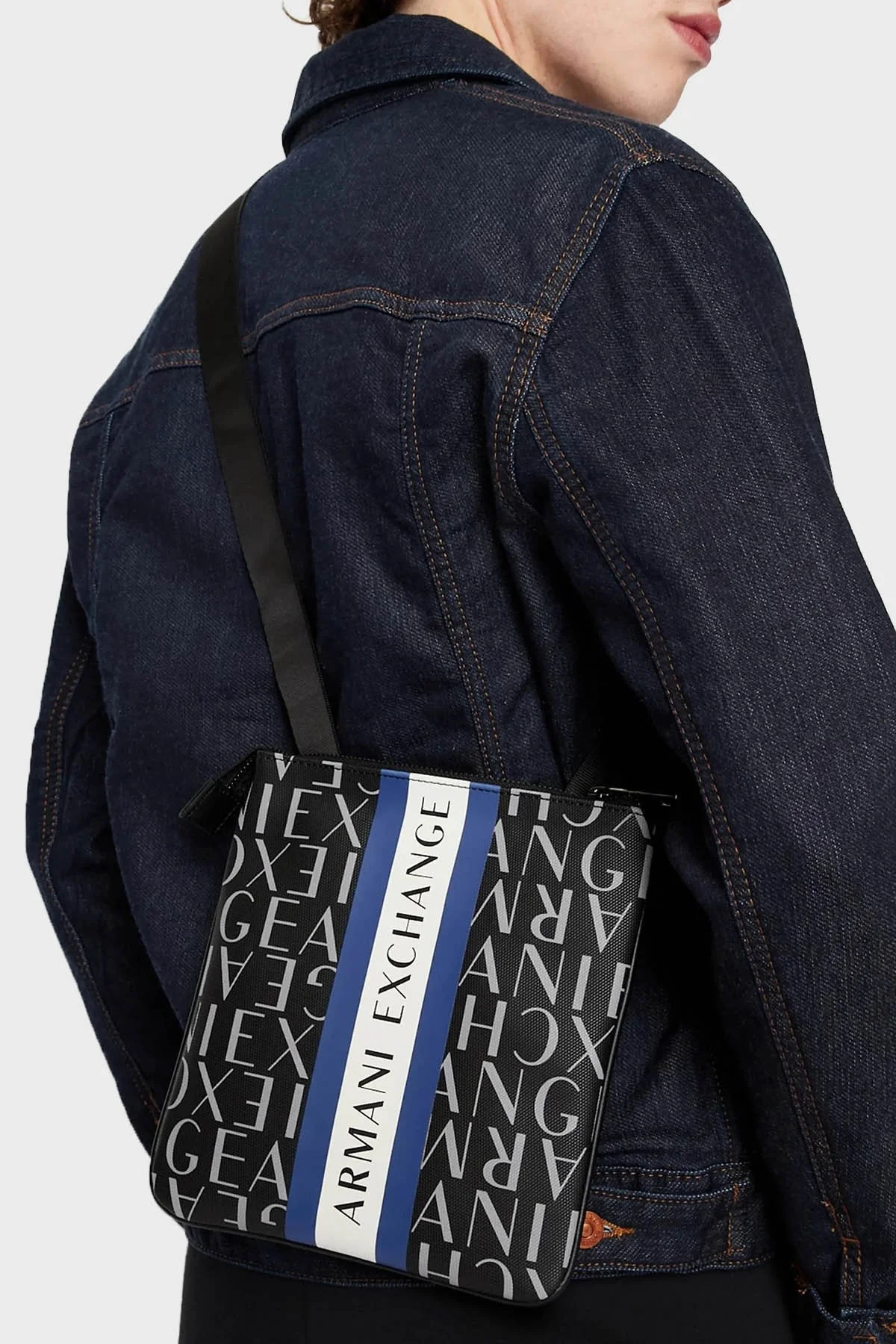 Armani Exchange Logolu Fermuarlı Erkek Çanta 952397 CC831 00020 SİYAH - 2