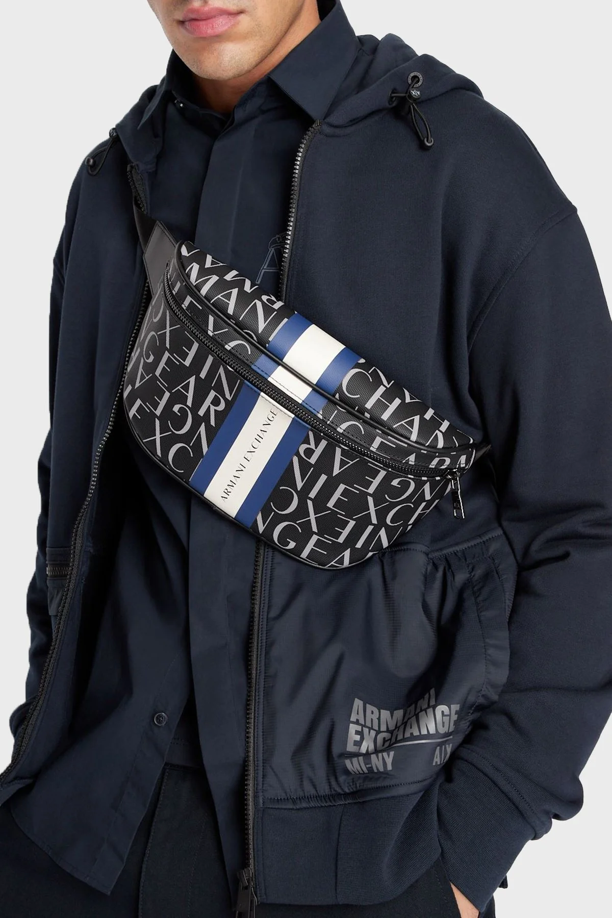 Armani Exchange Logolu Fermuarlı Erkek Çanta 952398 CC831 00020 SİYAH - 2