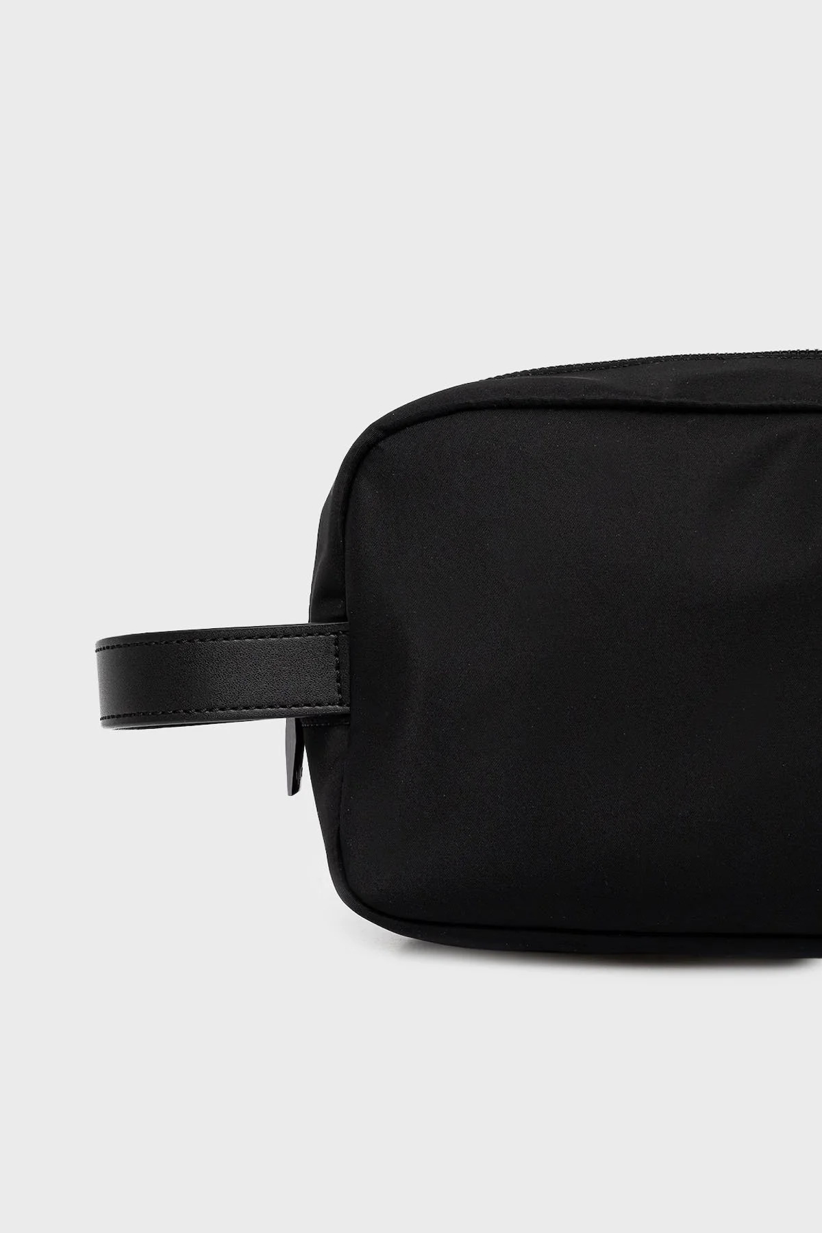 Armani Exchange Logolu Fermuarlı Erkek Çanta XM001654 AF17304 MC105 SİYAH - 7