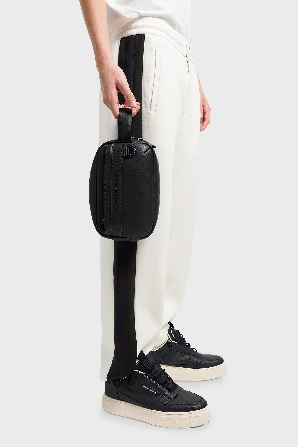 Armani Exchange Logolu Fermuarlı Kozmetik Erkek Çanta XM000255 AF11925 UC001 SİYAH - 8