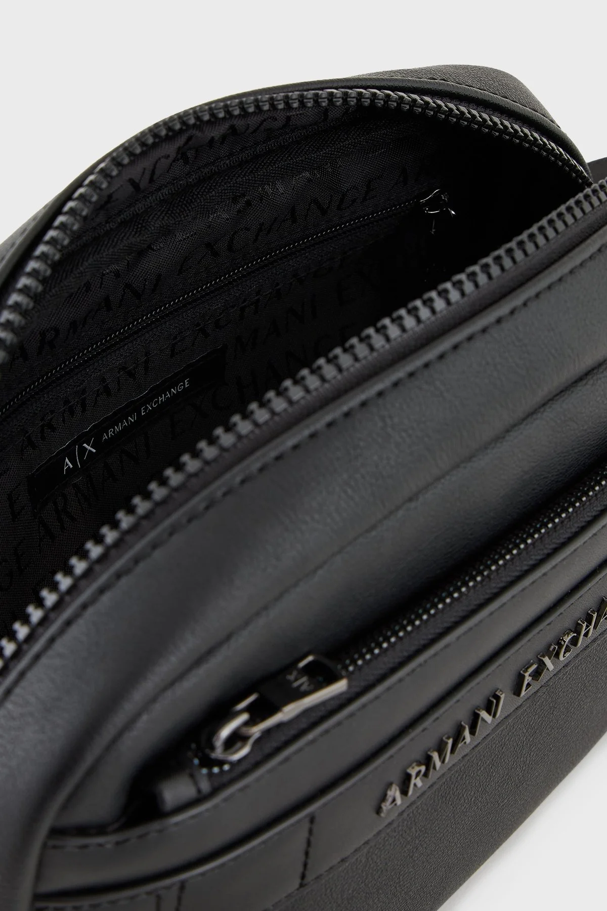 Armani Exchange Logolu Fermuarlı Kozmetik Erkek Çanta XM000255 AF11925 UC001 SİYAH - 11