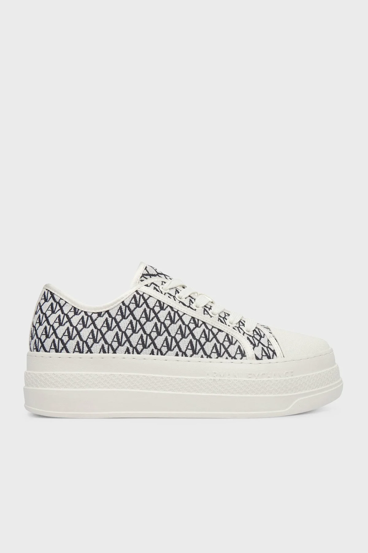 Armani Exchange Logolu Kalın Tabanlı Sneaker Kadın Ayakkabı XW002786 AF23055 MZ266 BEYAZ-LACİVERT - 1