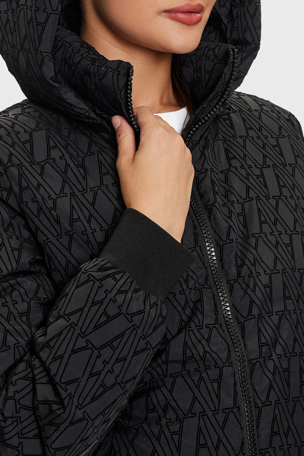 Armani Exchange Logolu Kapüşonlu Dolgulu Bayan Mont 6DYB07 YN2UZ 1200 SİYAH - 6