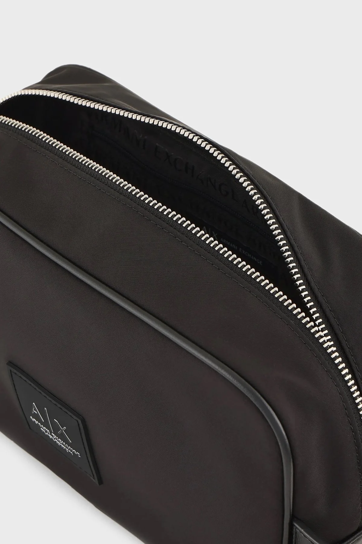 Armani Exchange Logolu Kısa Saplı Erkek Çanta XM000108 AF10406 UC001 SİYAH - 3