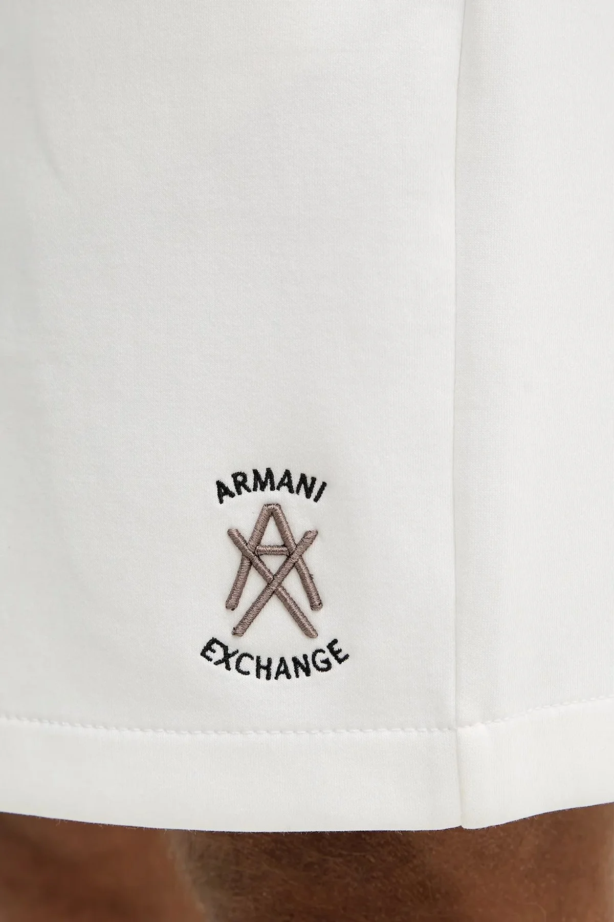 Armani Exchange Logolu Pamuklu Regular Fit Bermuda Erkek Şort XM001773 AF10818 U0009 BEYAZ - 5