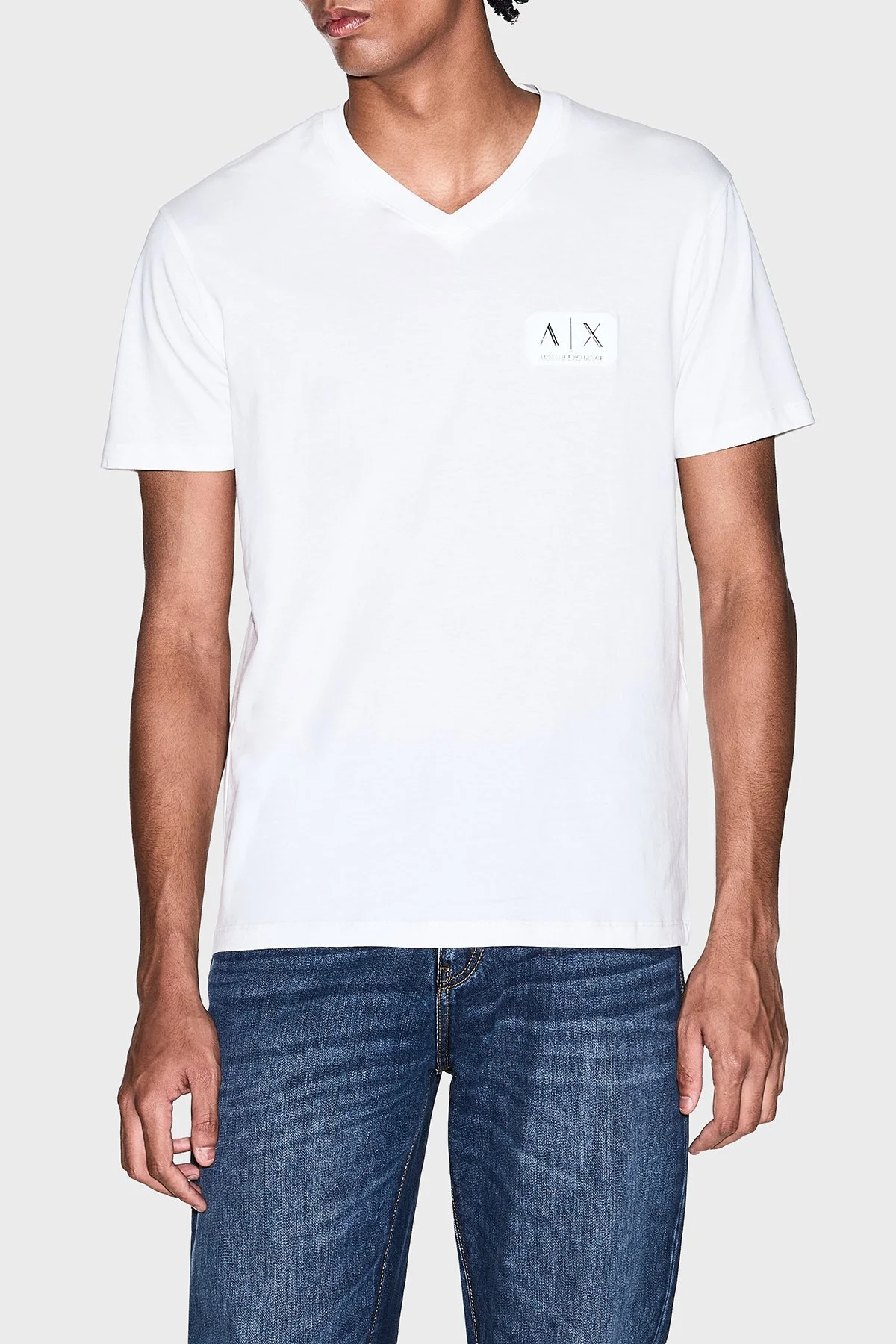 Armani Exchange Logolu Pamuklu Regular Fit V Yaka Erkek T Shirt XM002179 AF12308 U0009 BEYAZ - 1