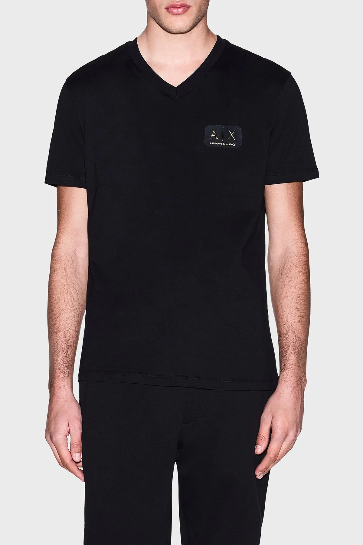Armani Exchange Logolu Pamuklu Regular Fit V Yaka Erkek T Shirt XM002179 AF12308 UC001 SİYAH - 1