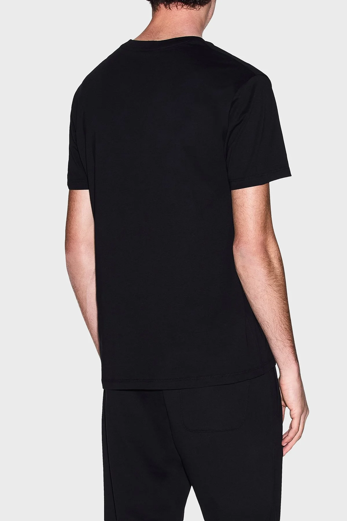 Armani Exchange Logolu Pamuklu Regular Fit V Yaka Erkek T Shirt XM002179 AF12308 UC001 SİYAH - 3