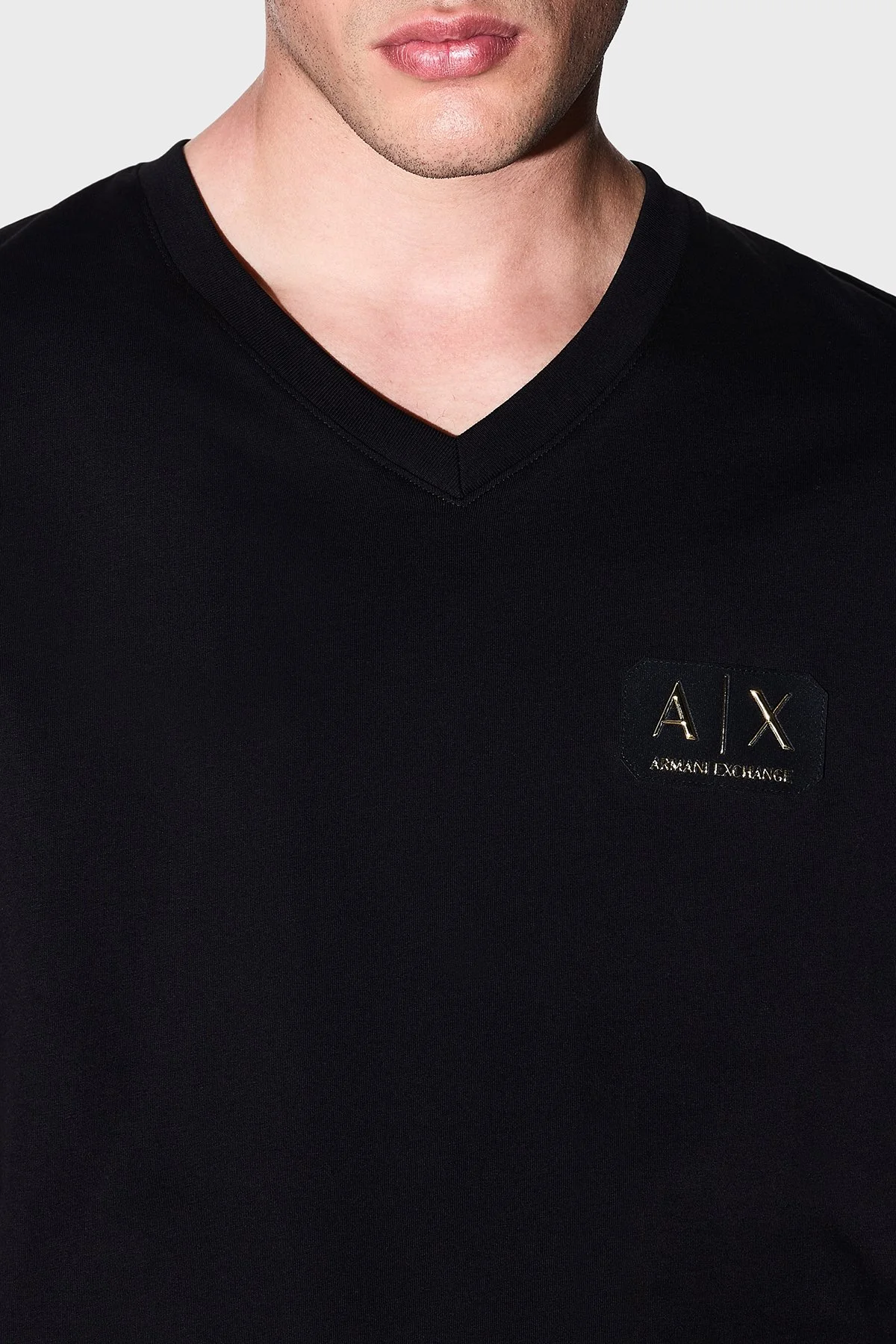 Armani Exchange Logolu Pamuklu Regular Fit V Yaka Erkek T Shirt XM002179 AF12308 UC001 SİYAH - 4