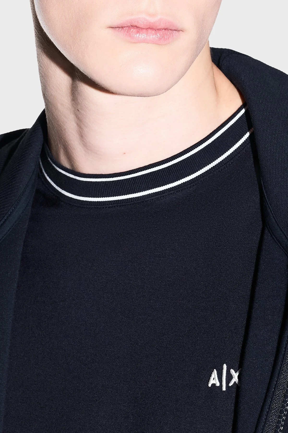 Armani Exchange Logolu Regular Fit Şerit Detaylı Bisiklet Yaka Erkek T Shirt XM002484 AF21936 UB101 LACİVERT - 4