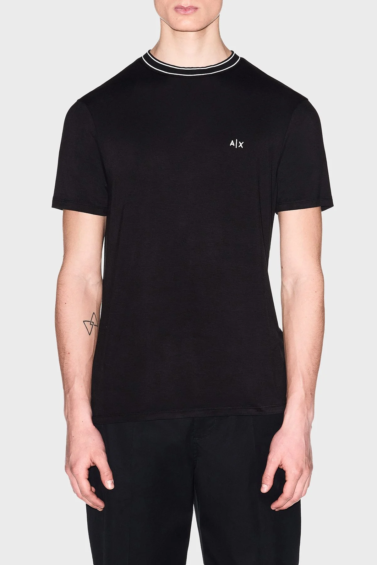 Armani Exchange Logolu Regular Fit Şerit Detaylı Bisiklet Yaka Erkek T Shirt XM002484 AF21936 UC001 SİYAH - 1