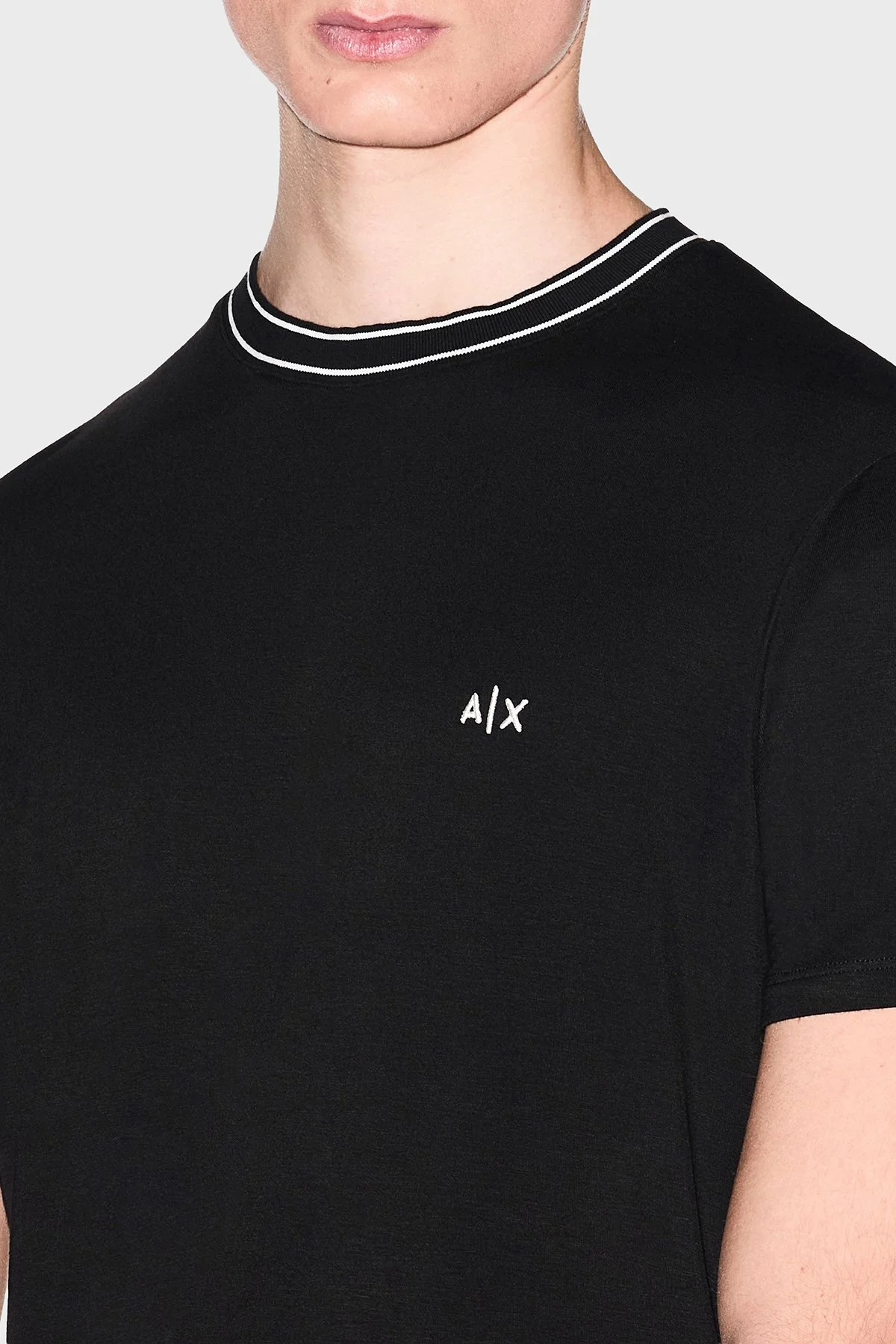 Armani Exchange Logolu Regular Fit Şerit Detaylı Bisiklet Yaka Erkek T Shirt XM002484 AF21936 UC001 SİYAH - 4