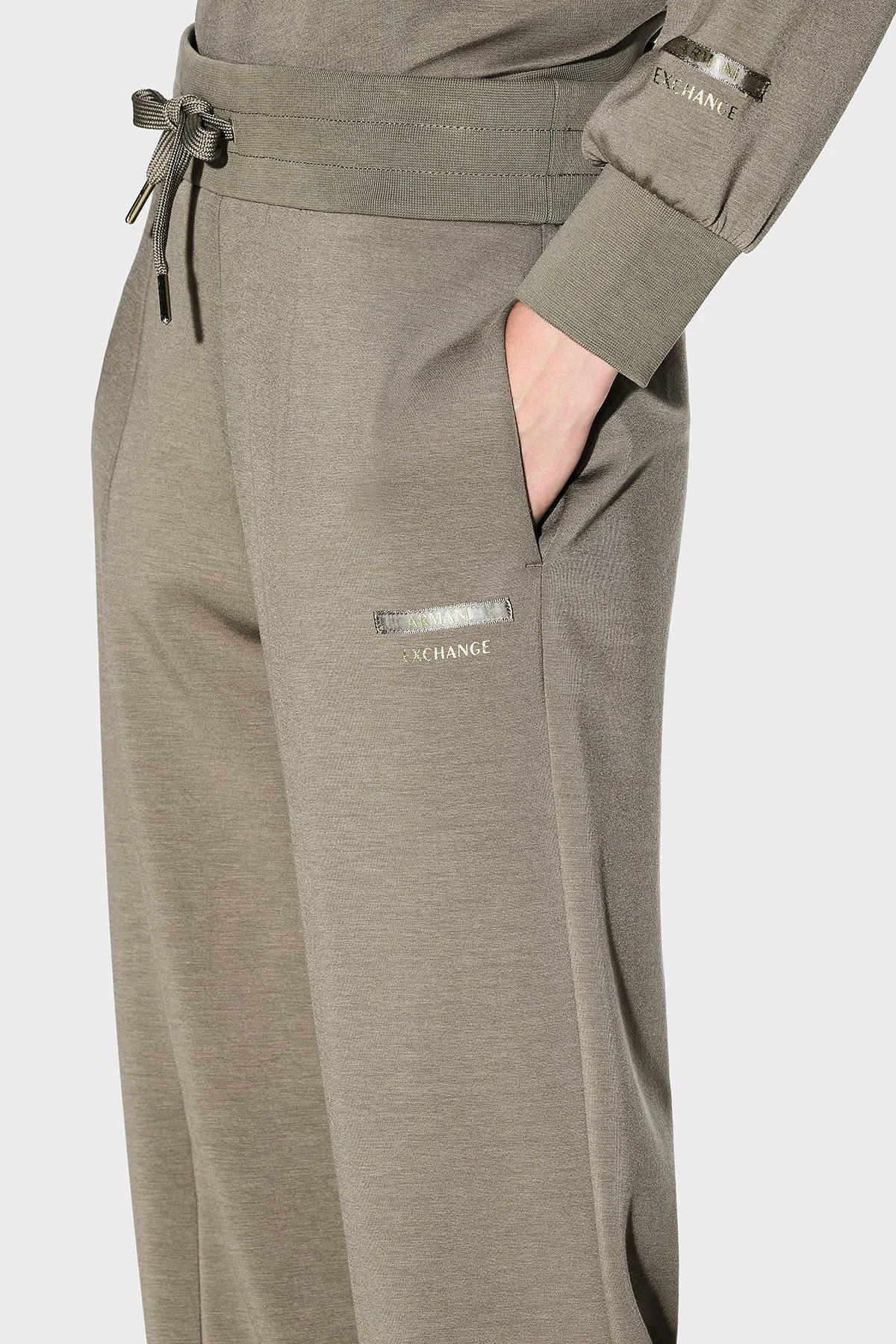 Armani Exchange Logolu Relaxed Fit Yırtmaçlı Geniş Paça Jogger Bayan Pantolon XW001289 AF16111 U6242 KAHVE - 4