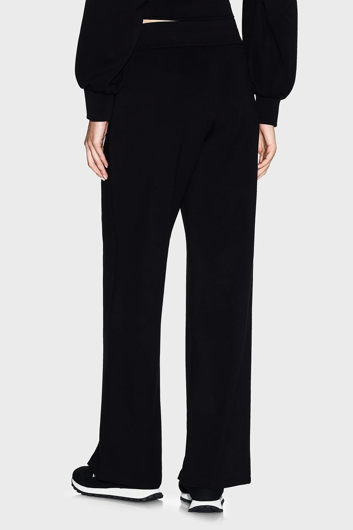 Armani Exchange Logolu Relaxed Fit Yırtmaçlı Geniş Paça Jogger Bayan Pantolon XW001289 AF16111 UC001 SİYAH - 3