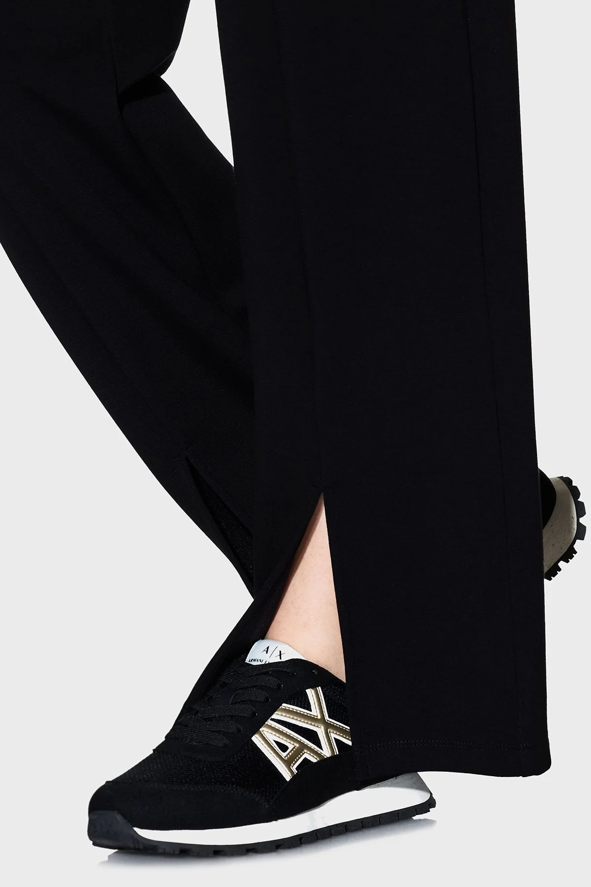 Armani Exchange Logolu Relaxed Fit Yırtmaçlı Geniş Paça Jogger Bayan Pantolon XW001289 AF16111 UC001 SİYAH - 4