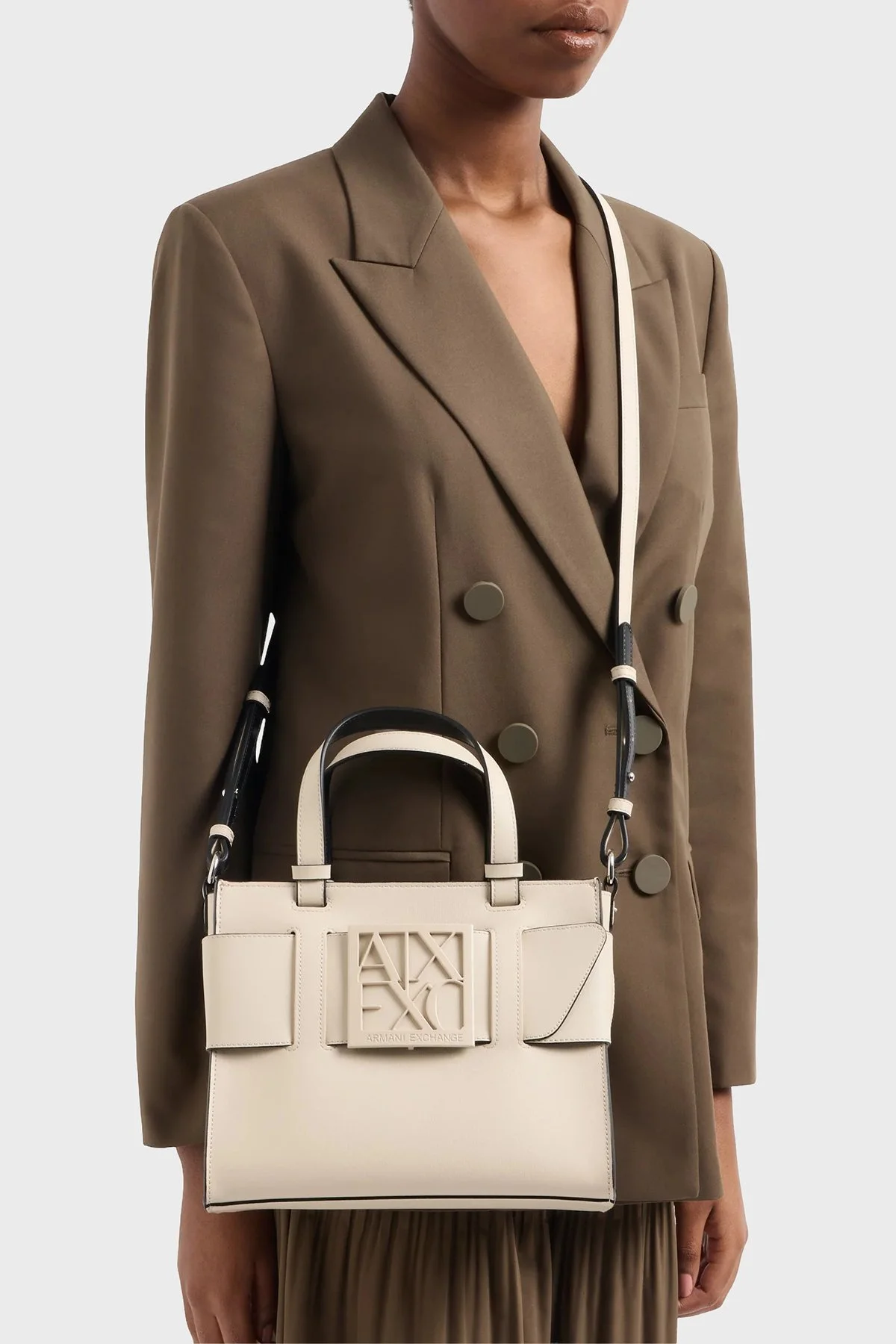 Armani Exchange Logolu Sabit Askılı ve Ayarlanabilir Askılı Kadın Çanta 942690 0A874 U6223 BEJ - 2