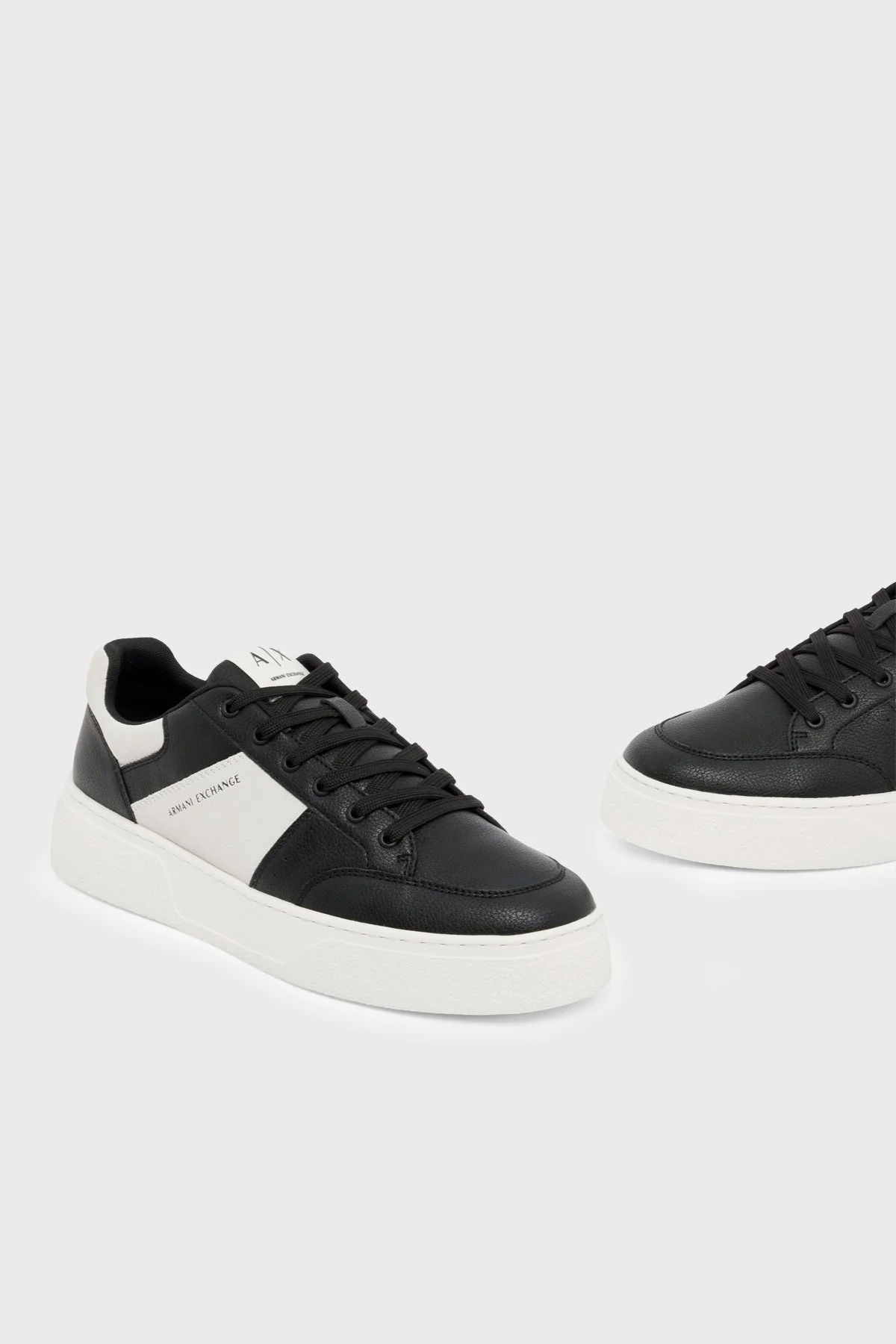 Armani Exchange Logolu Sneaker Erkek Ayakkabı XM002627 AF17540 MC482 Siyah-beyaz - 4