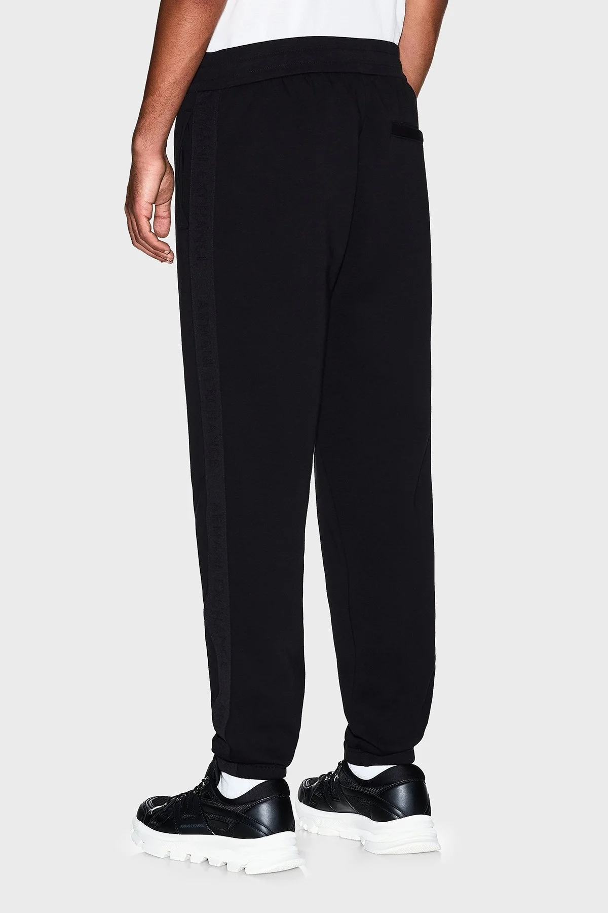 Armani Exchange Logolu Streç Pamuklu Regular Fit Normal Bel Jogger Erkek Pantolon XM001301 AF10818 UC001 SİYAH - 3