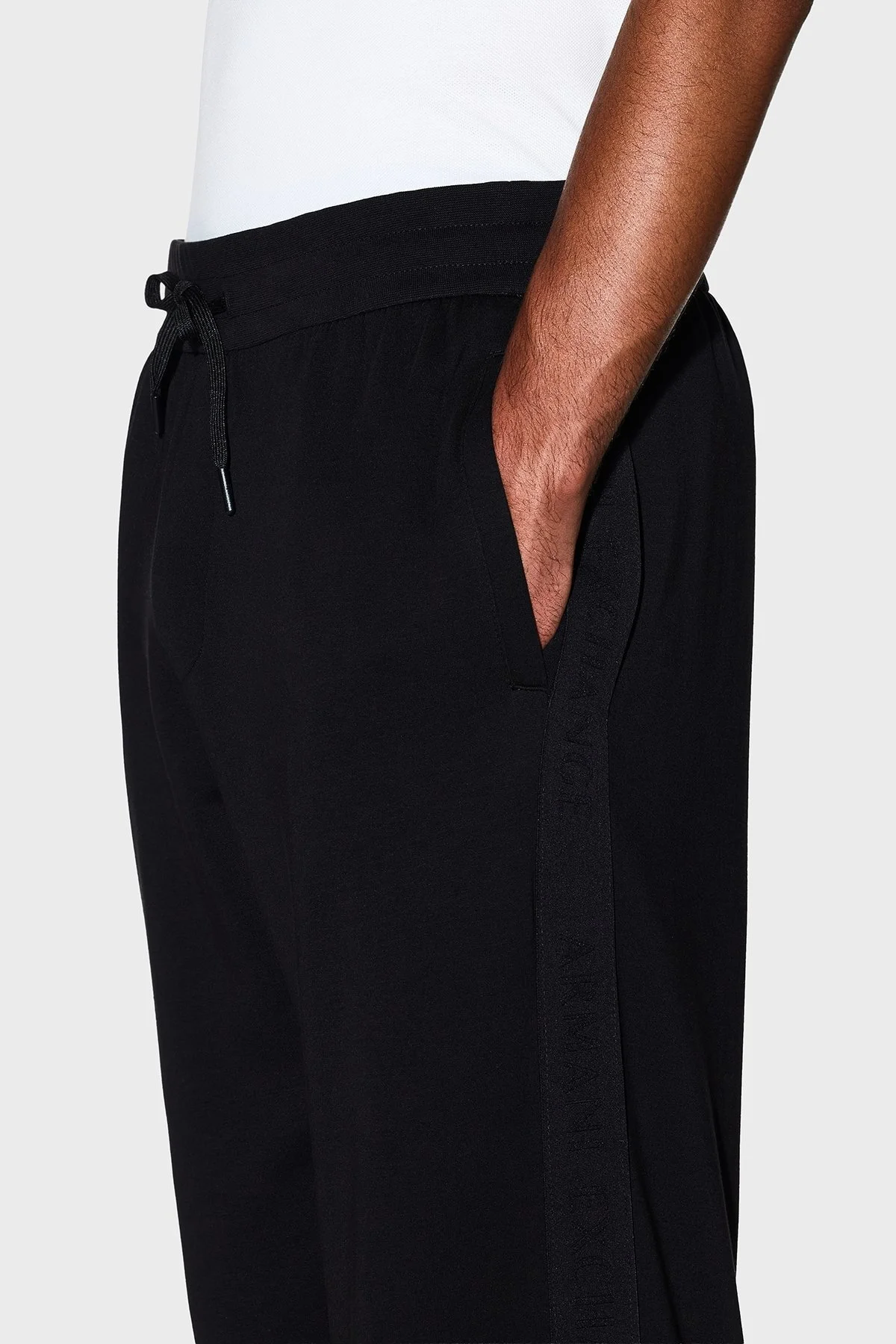 Armani Exchange Logolu Streç Pamuklu Regular Fit Normal Bel Jogger Erkek Pantolon XM001301 AF10818 UC001 SİYAH - 4