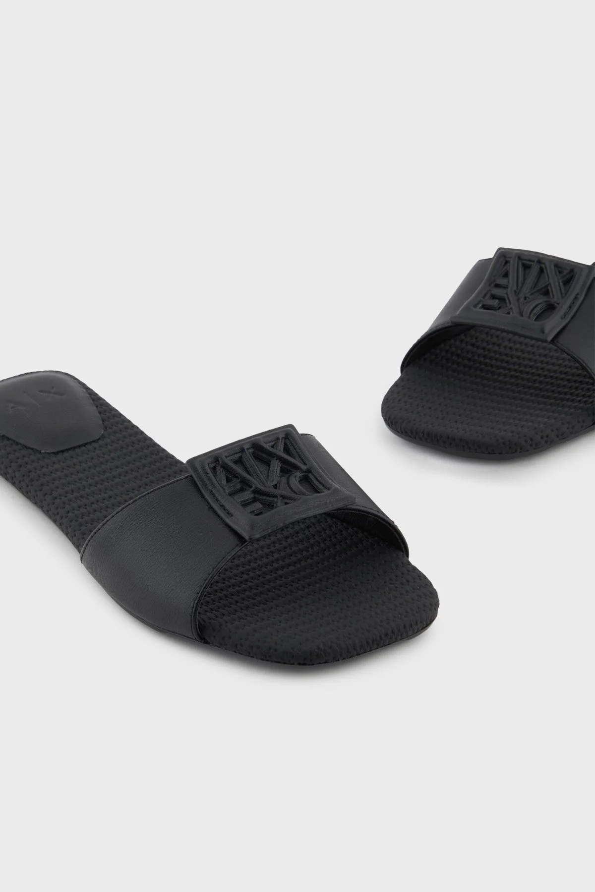 Armani Exchange Logolu Tek Bantlı Kadın Terlik XDP055 XV921 00002 Siyah - 4