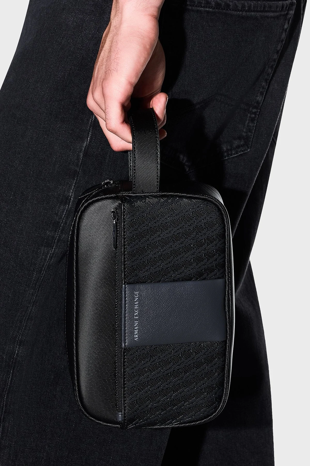 Armani Exchange Logolu Tek Saplı Erkek Çanta XM003601 AF26691 MC028 Siyah-gri - 2