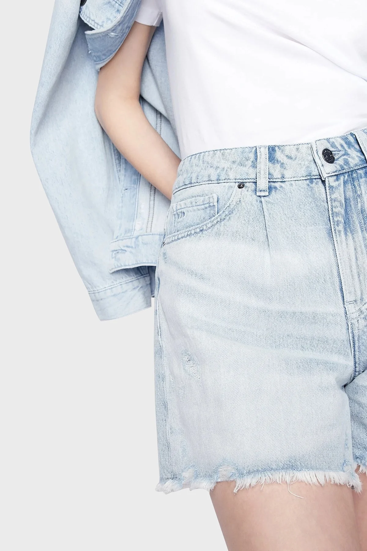 Armani Exchange Organik Pamuklu Yırtık Detaylı Yüksek Bel Kot Bayan Short 3RYJ73 Y1NRZ 1500 AÇIK MAVİ - 3