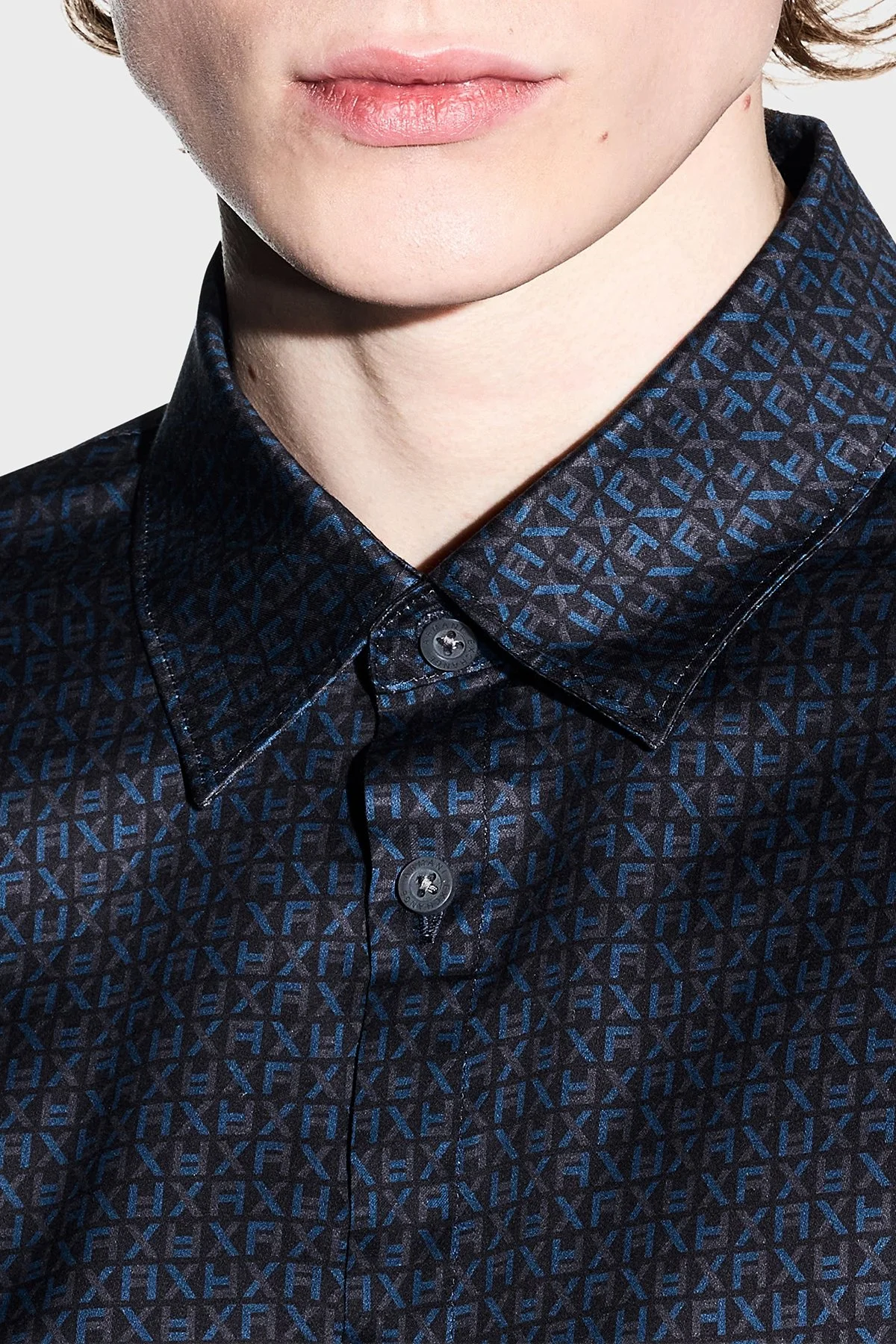 Armani Exchange Pamuklu Harf Logolu Regular Fit Erkek Gömlek XM001942 AF19194 FB436 LACİVERT - 4