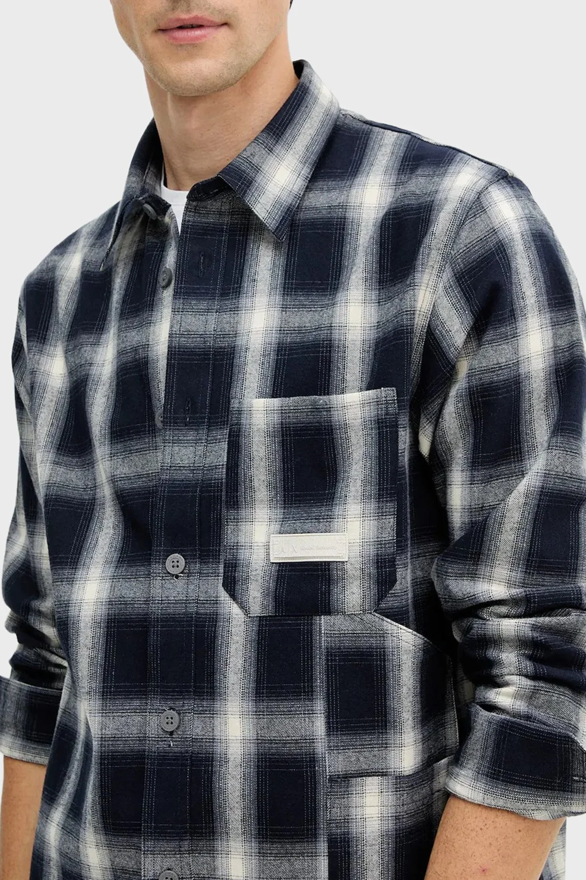 Armani Exchange Pamuklu Regular Fit Düğmeli Yaka Ekoseli Erkek Gömlek XM001149 AF16626 FB004 LACİVERT-BEJ - 4