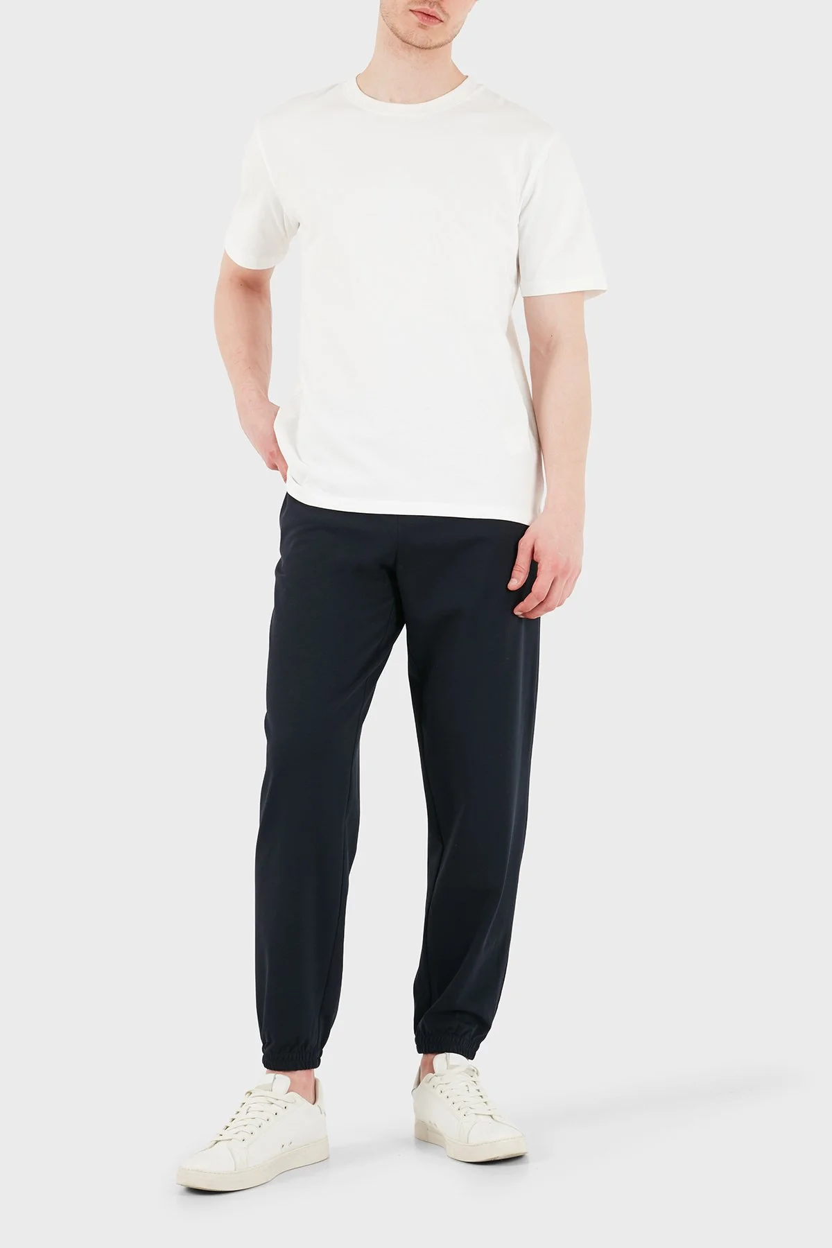 Armani Exchange Pamuklu Regular Fit Normal Bel Erkek Pantolon XM002406 AF24579 UB101 LACİVERT - 2