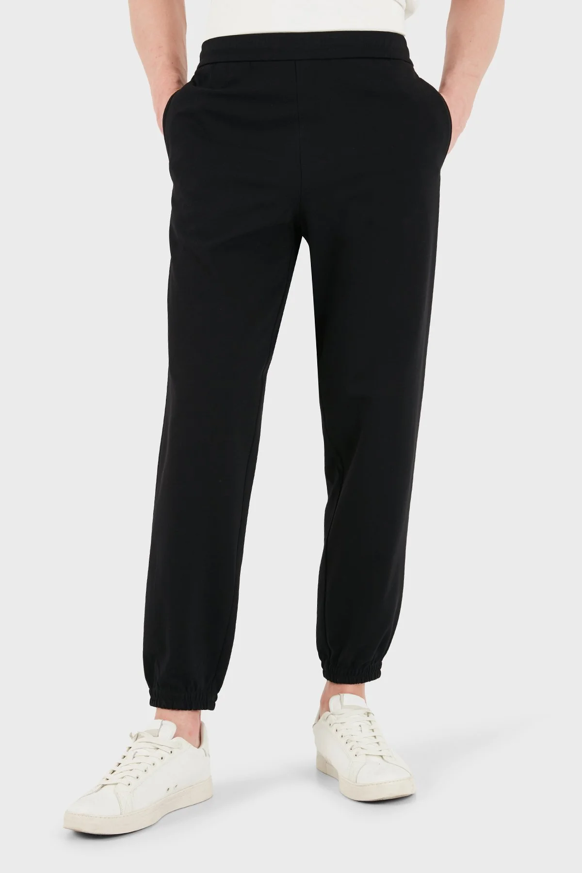 Armani Exchange Pamuklu Regular Fit Normal Bel Erkek Pantolon XM002406 AF24579 UC001 SİYAH - 4