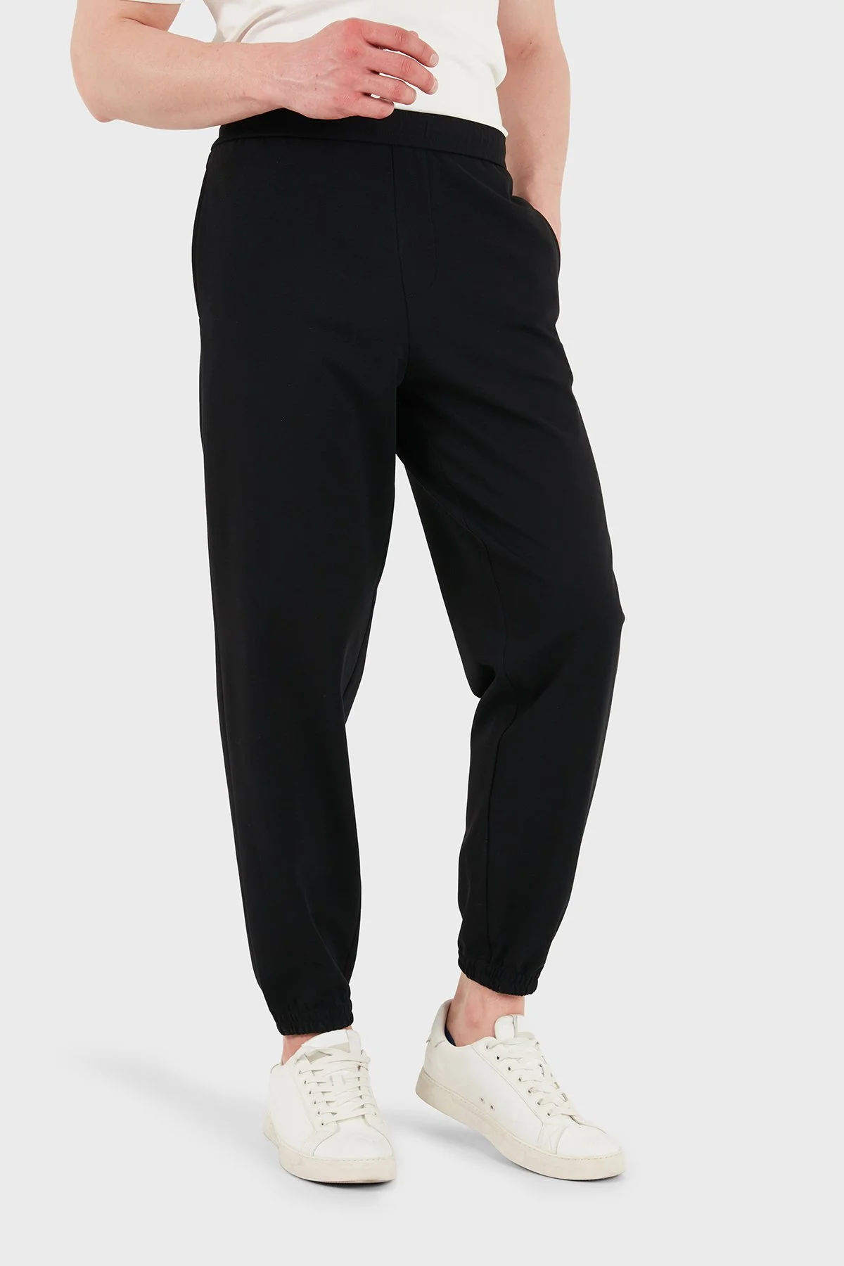 Armani Exchange Pamuklu Regular Fit Normal Bel Erkek Pantolon XM002406 AF24579 UC001 SİYAH - 5