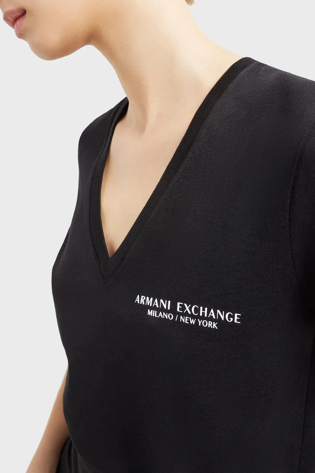 Armani Exchange Pamuklu Regular Fit V Yaka Bayan T Shirt 8NYT81 YJG3Z 1200 SİYAH - 3