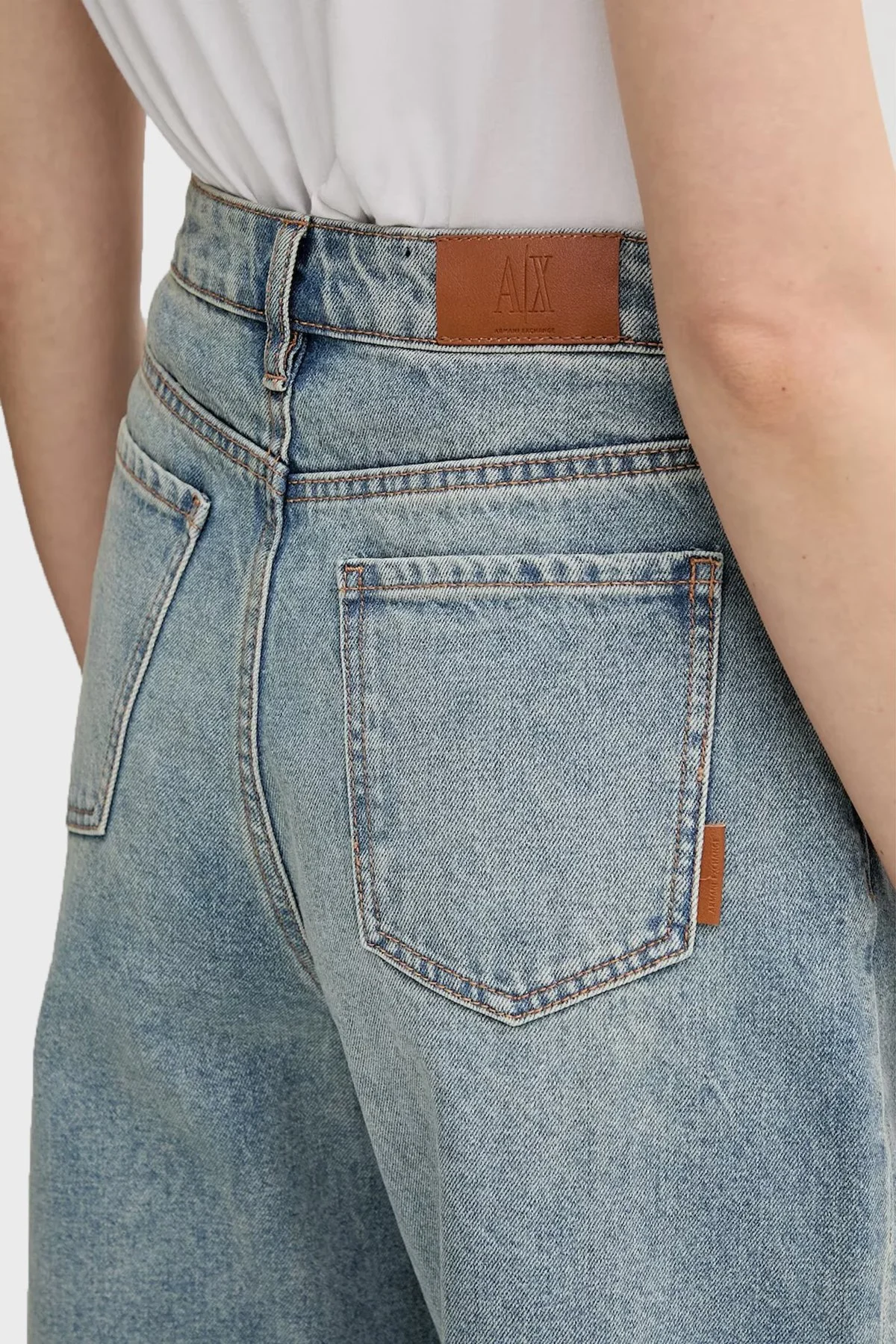 Armani Exchange Pamuklu Relaxed Fit Yüksek Bel Düz Paça Jeans Bayan Kot Pantolon XW000100 AF10869 MB001 Buz Mavi - 4