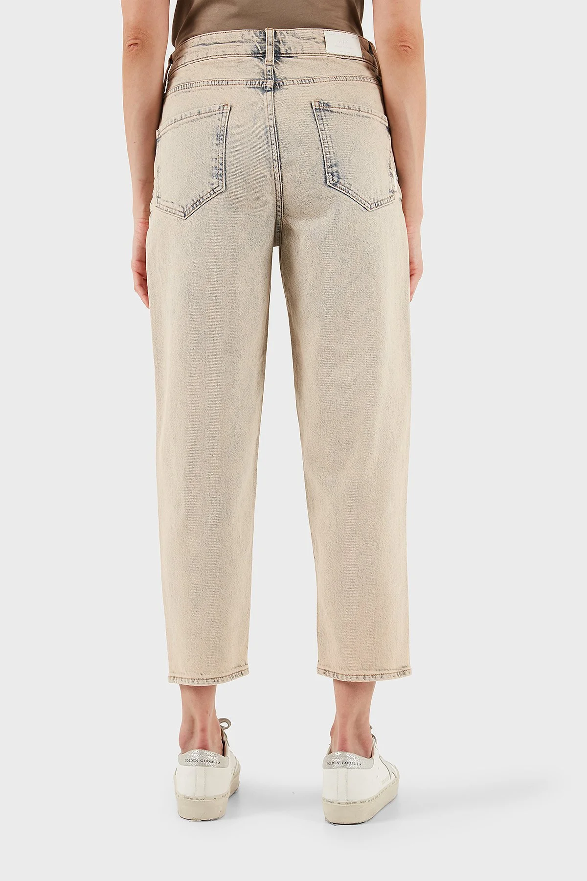 Armani Exchange Pamuklu Tapered Fit Normal Bel Daralan Paça Jeans Bayan Kot Pantolon XW000128 AF14487 MB001 BEJ - 3