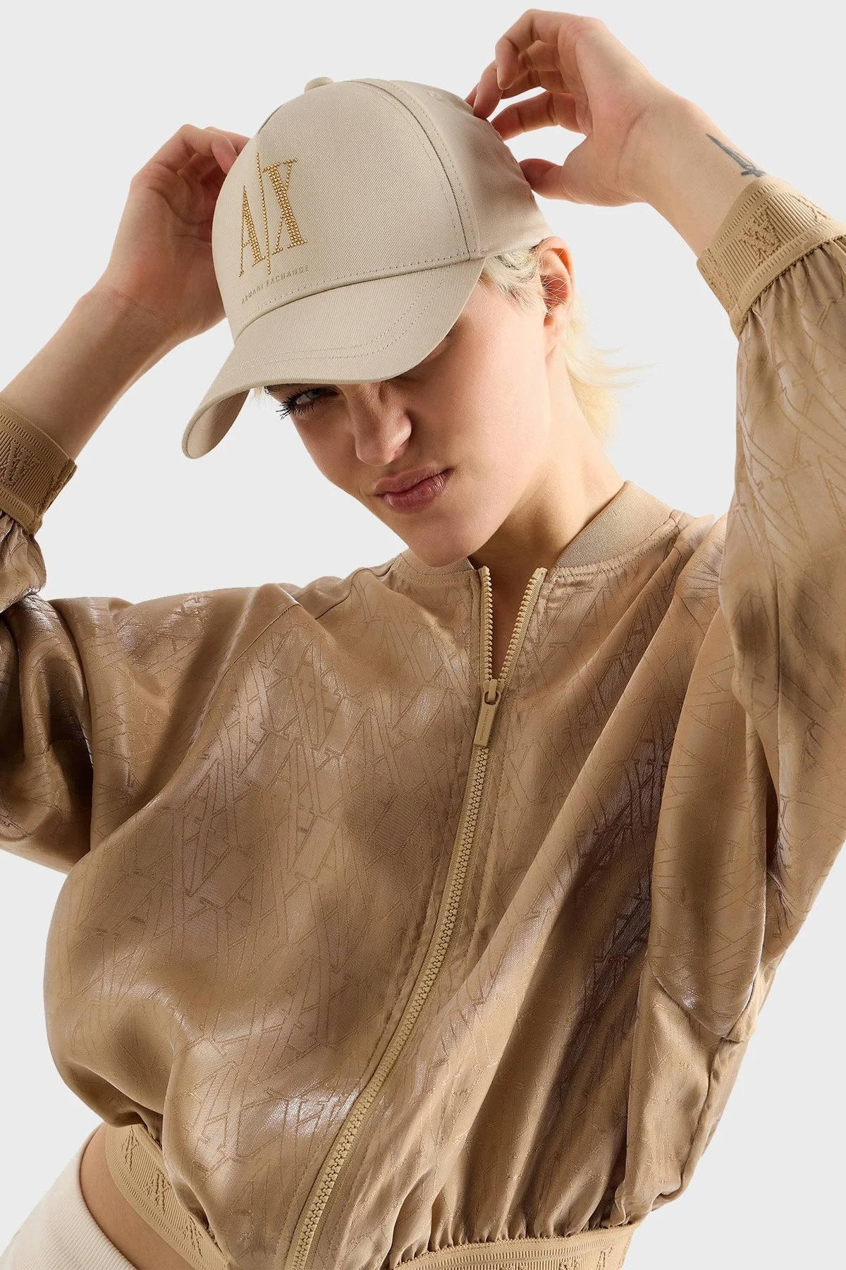 Armani Exchange Pamuklu Taş Logolu Bayan Şapka XW000957 AF13846 U1092 KREM - 5