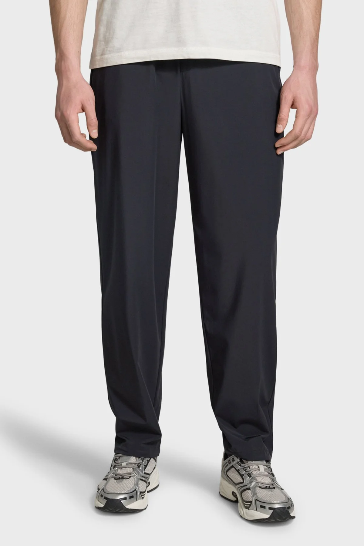Armani Exchange Rahat Kalıp Düz Paça Lastikli Bel Erkek Pantolon XM002085 AF22572 UC001 SİYAH - 1