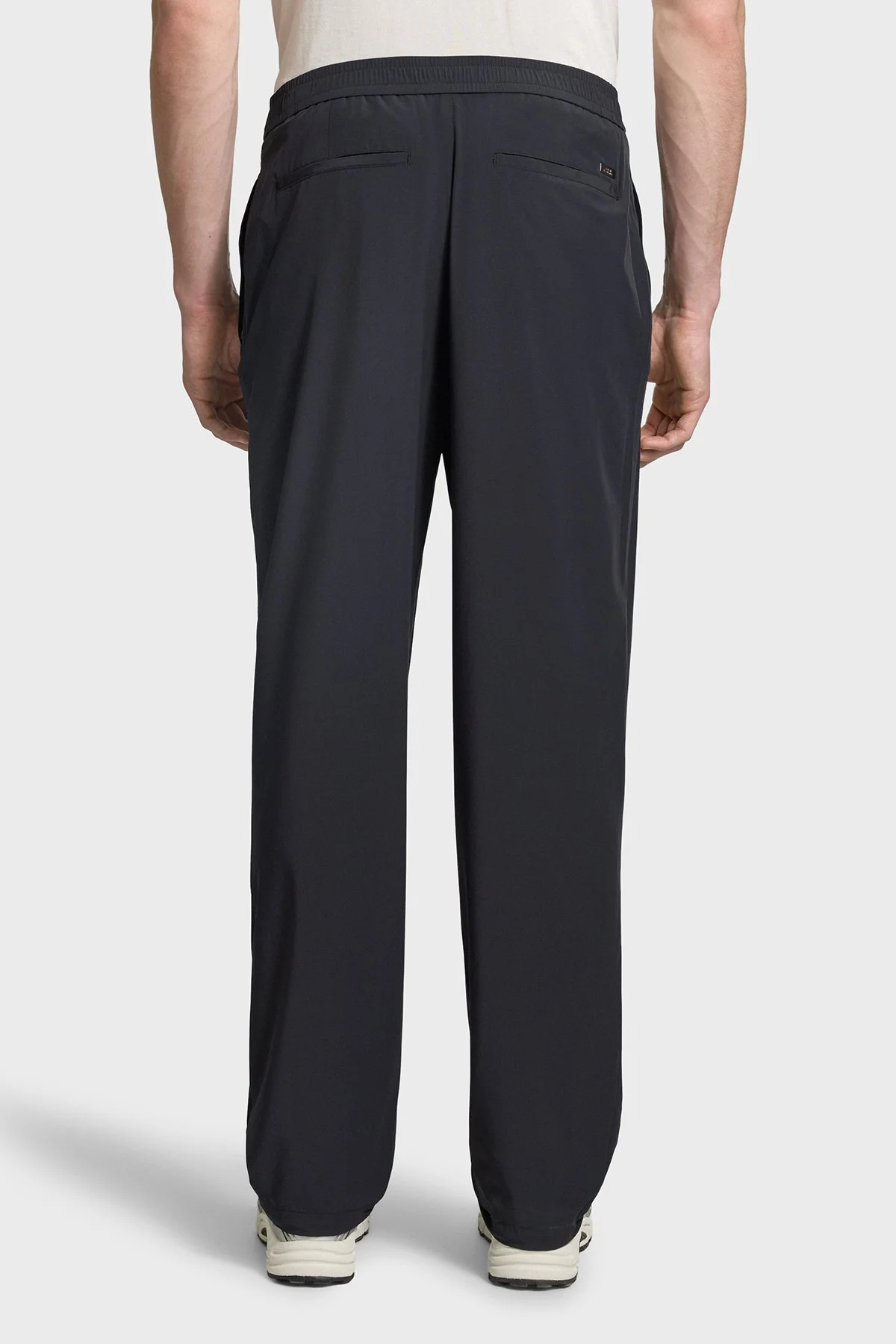 Armani Exchange Rahat Kalıp Düz Paça Lastikli Bel Erkek Pantolon XM002085 AF22572 UC001 SİYAH - 2