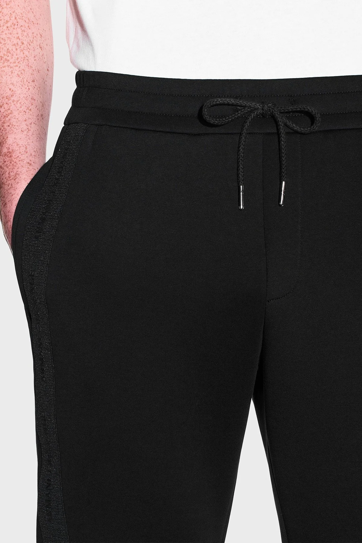 Armani Exchange Regular Fit Belden Bağlamalı Lastikli Paça Erkek Pantolon XM003145 AF13047 UC001 Siyah - 4