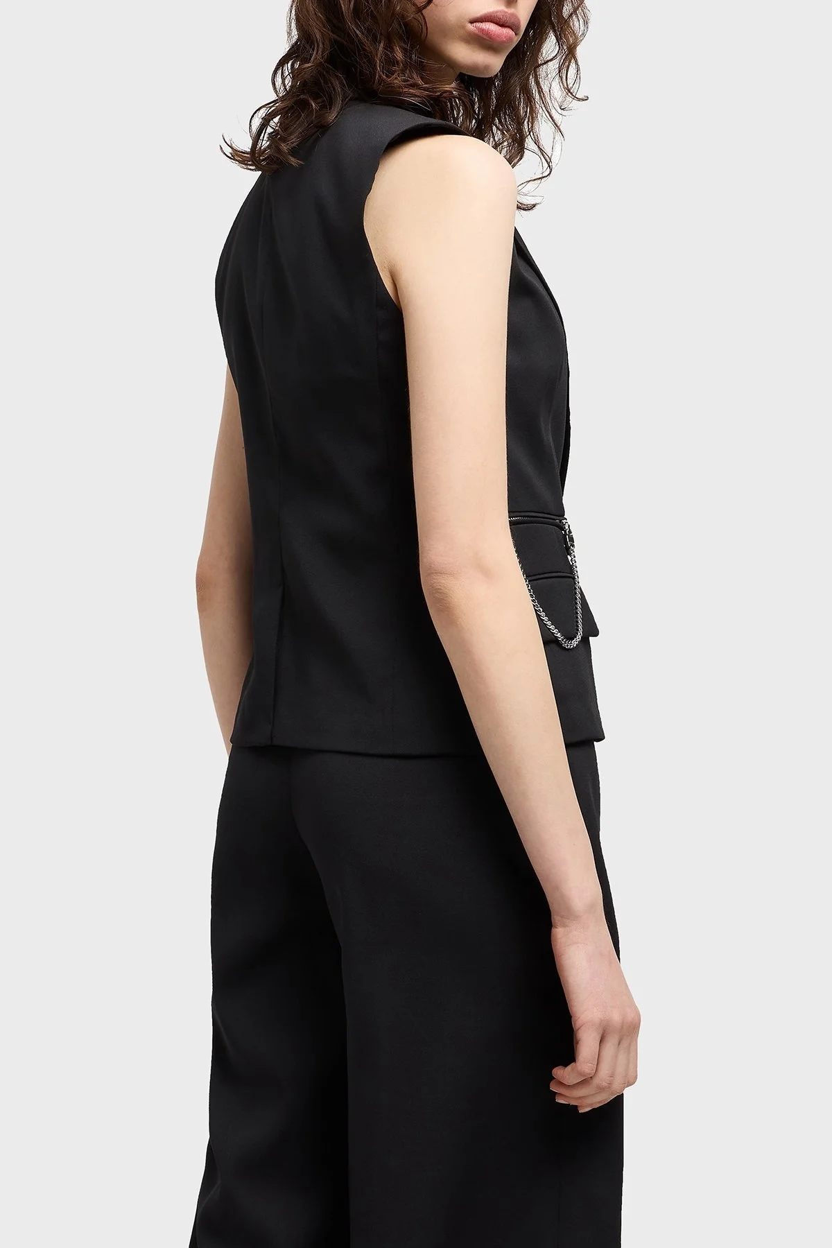 Armani Exchange Regular Fit Mono Yaka Zincir Detaylı Bayan Yelek XW000435 AF12749 UC001 SİYAH - 8