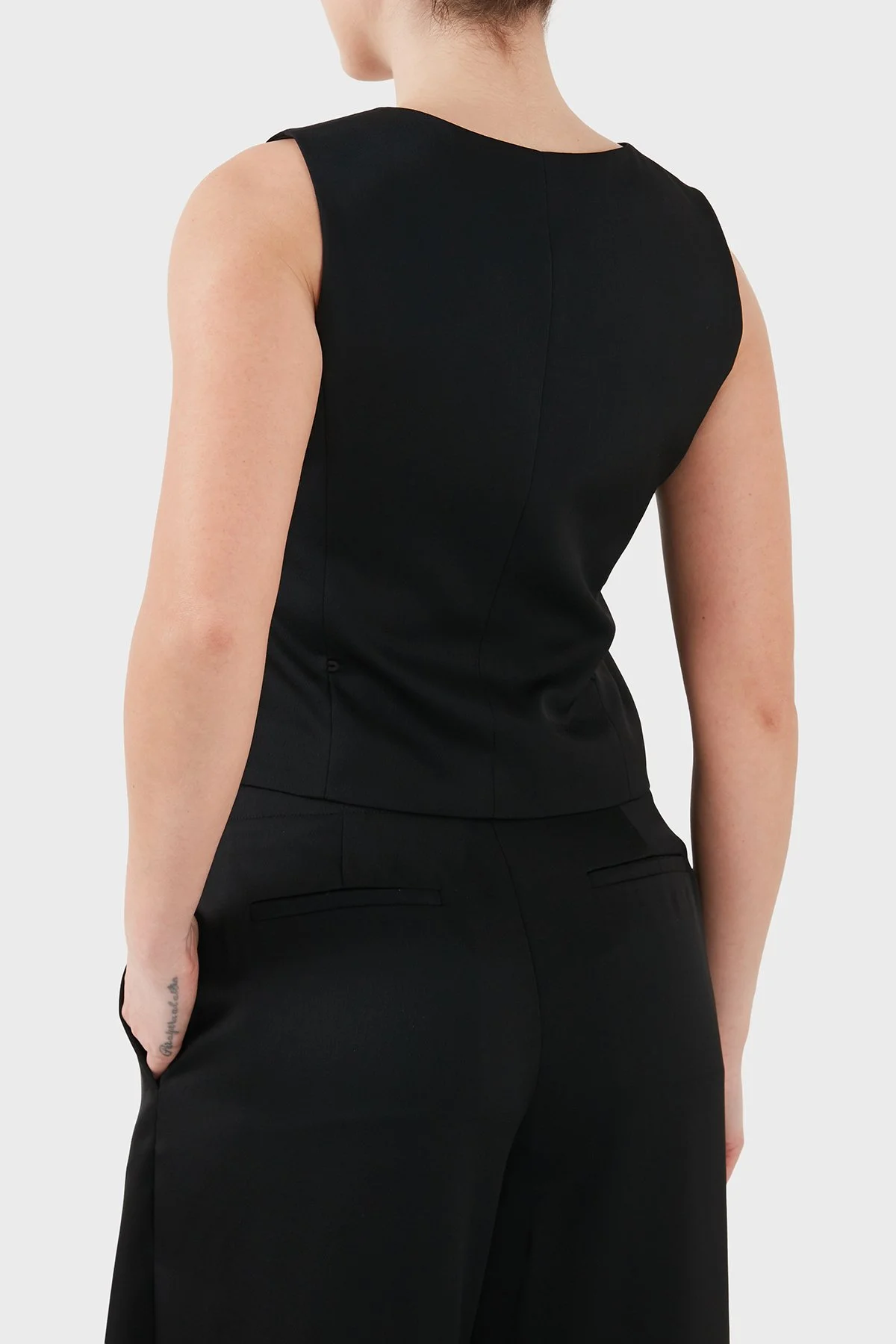 Armani Exchange Regular Fit V Yaka Düğmeli Kadın Yelek XW001954 AF21553 UC001 SİYAH - 3