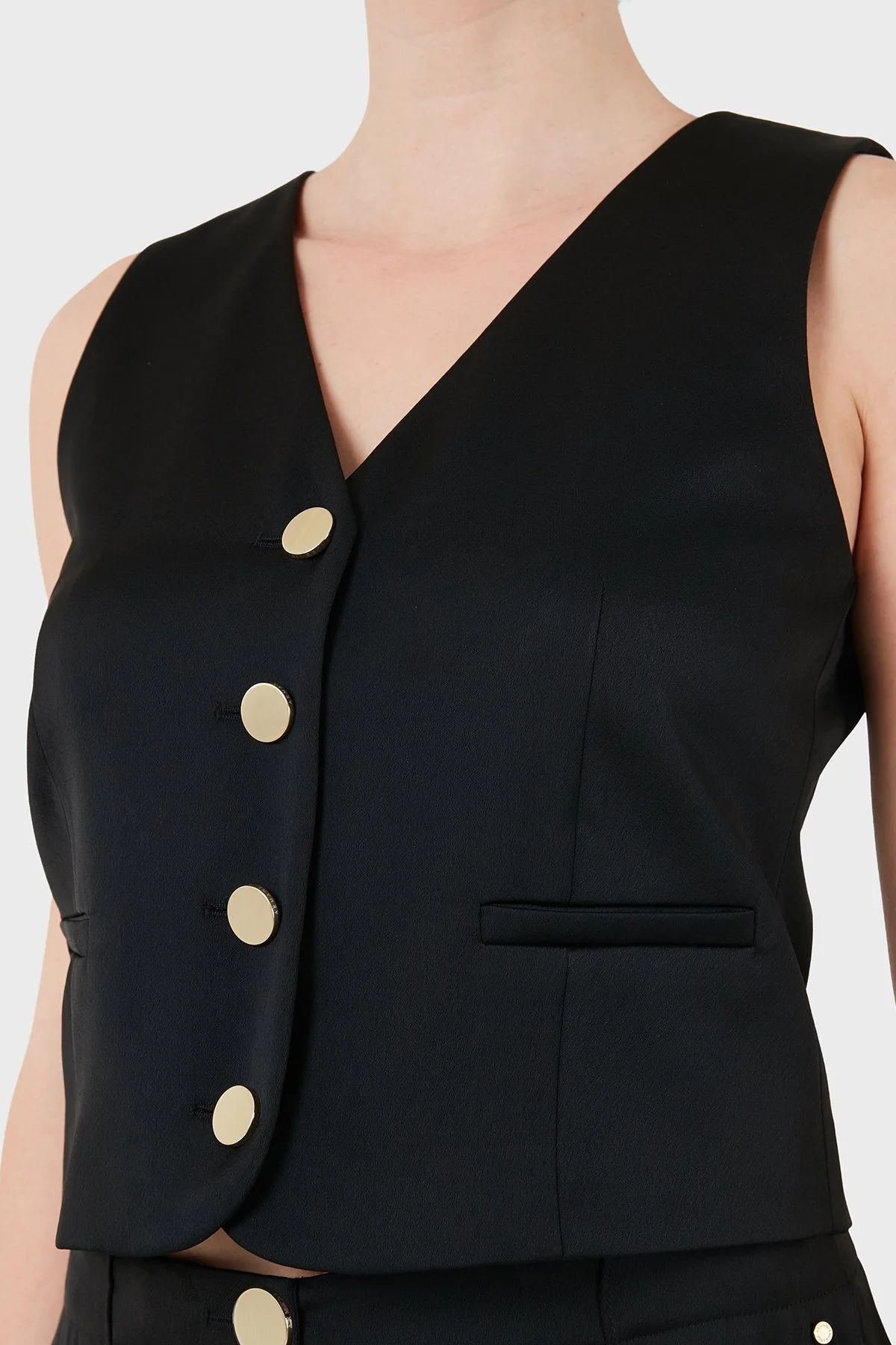 Armani Exchange Regular Fit V Yaka Düğmeli Kadın Yelek XW001954 AF21553 UC001 SİYAH - 6