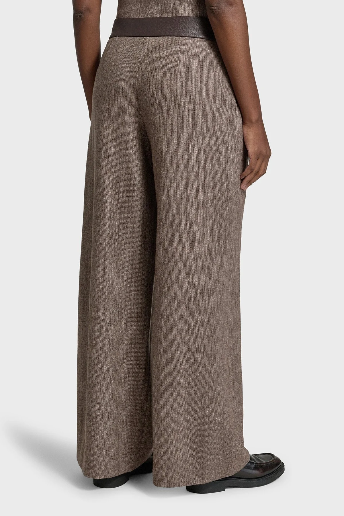 Armani Exchange Relaxed Fit Balıksırtı Desenli Kadın Pantolon XW002479 AF26078 F6044 Kahve - 3